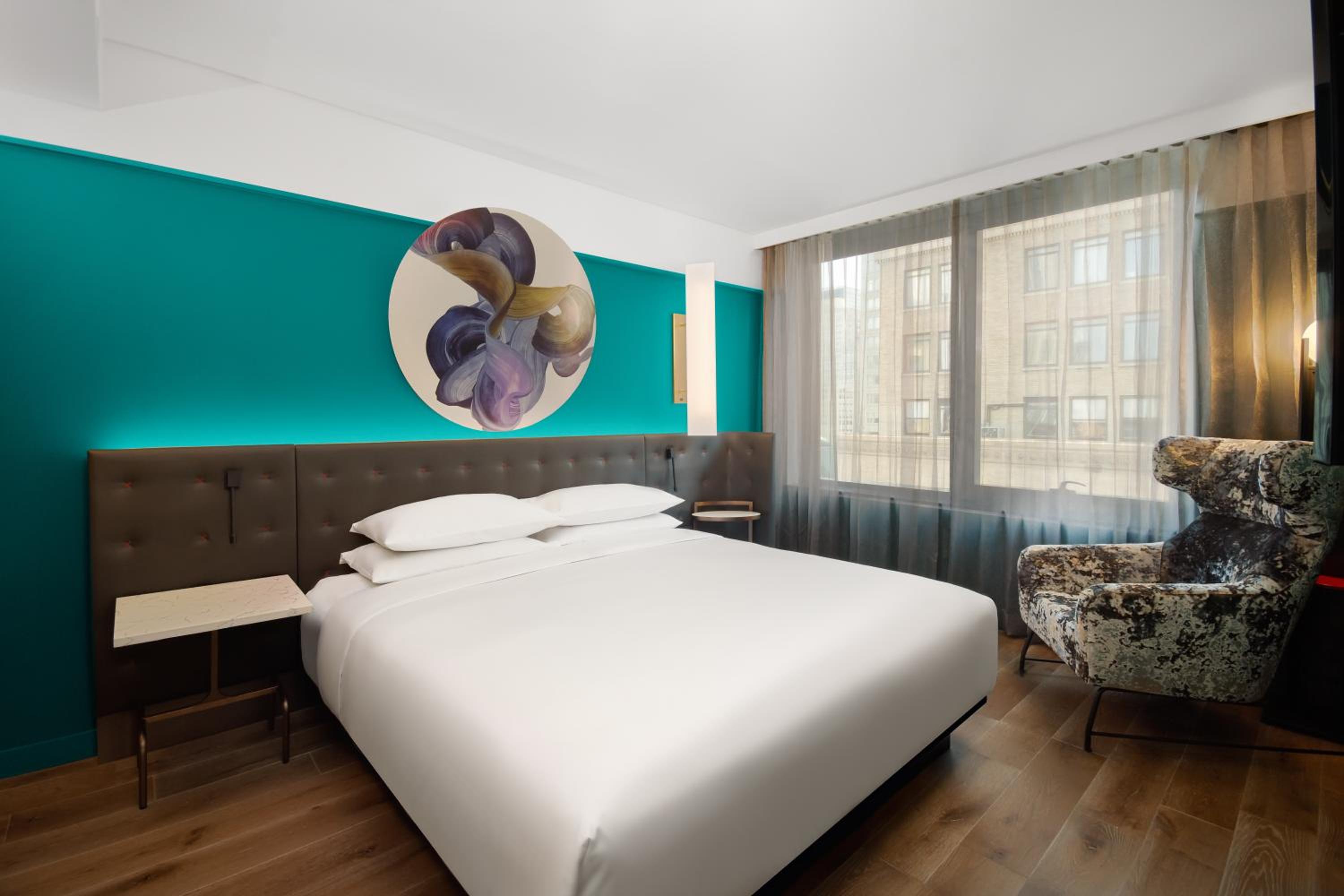 King Room - High Floor thumbnail 6