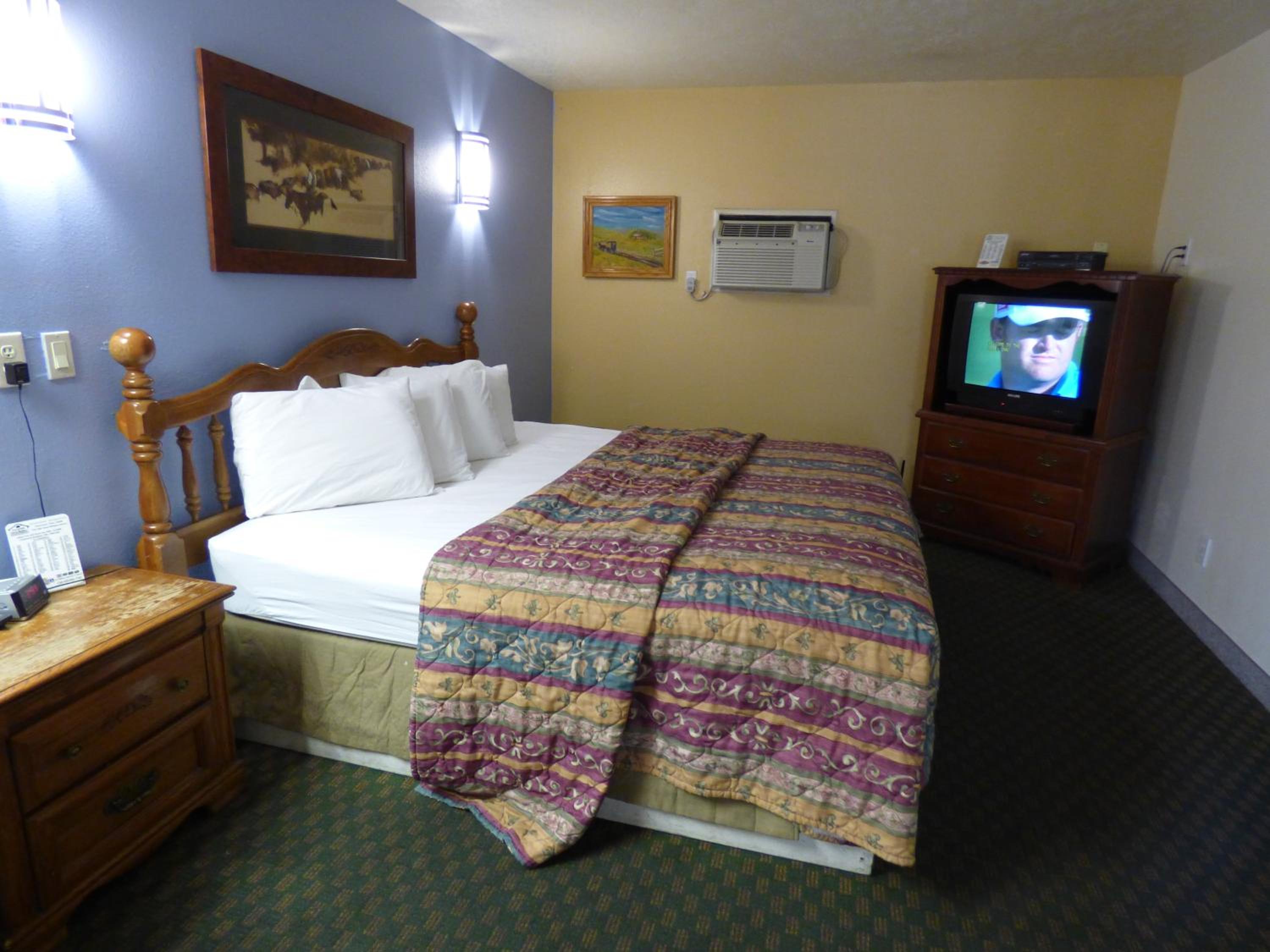 King Room - Non-Smoking - Photo 1