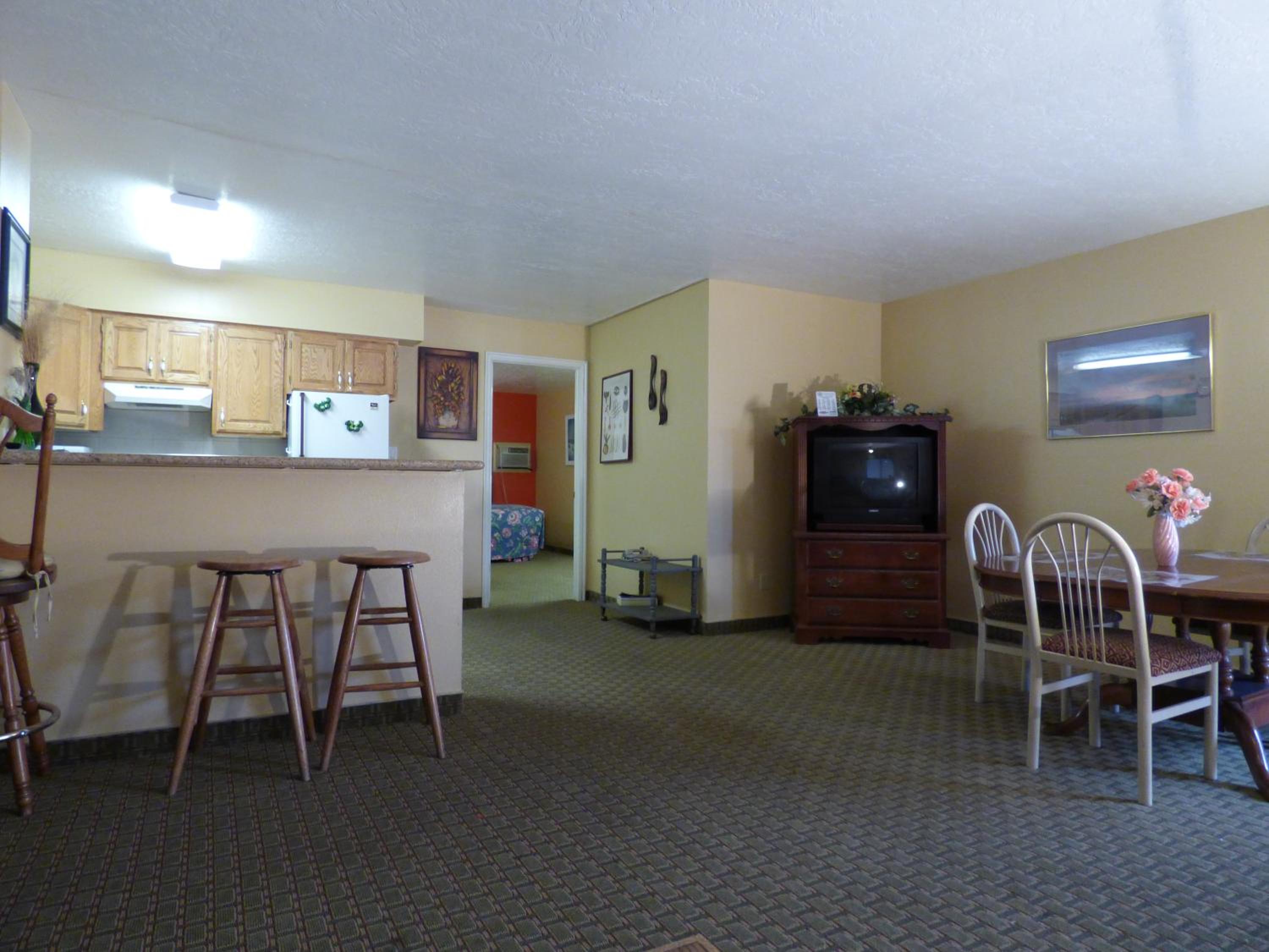 Two-Bedroom Apartment - Photo 2