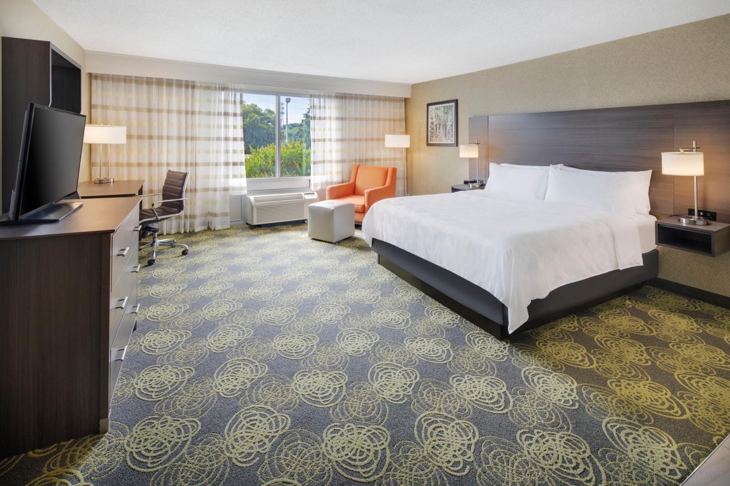 Standard King Room - Photo 9