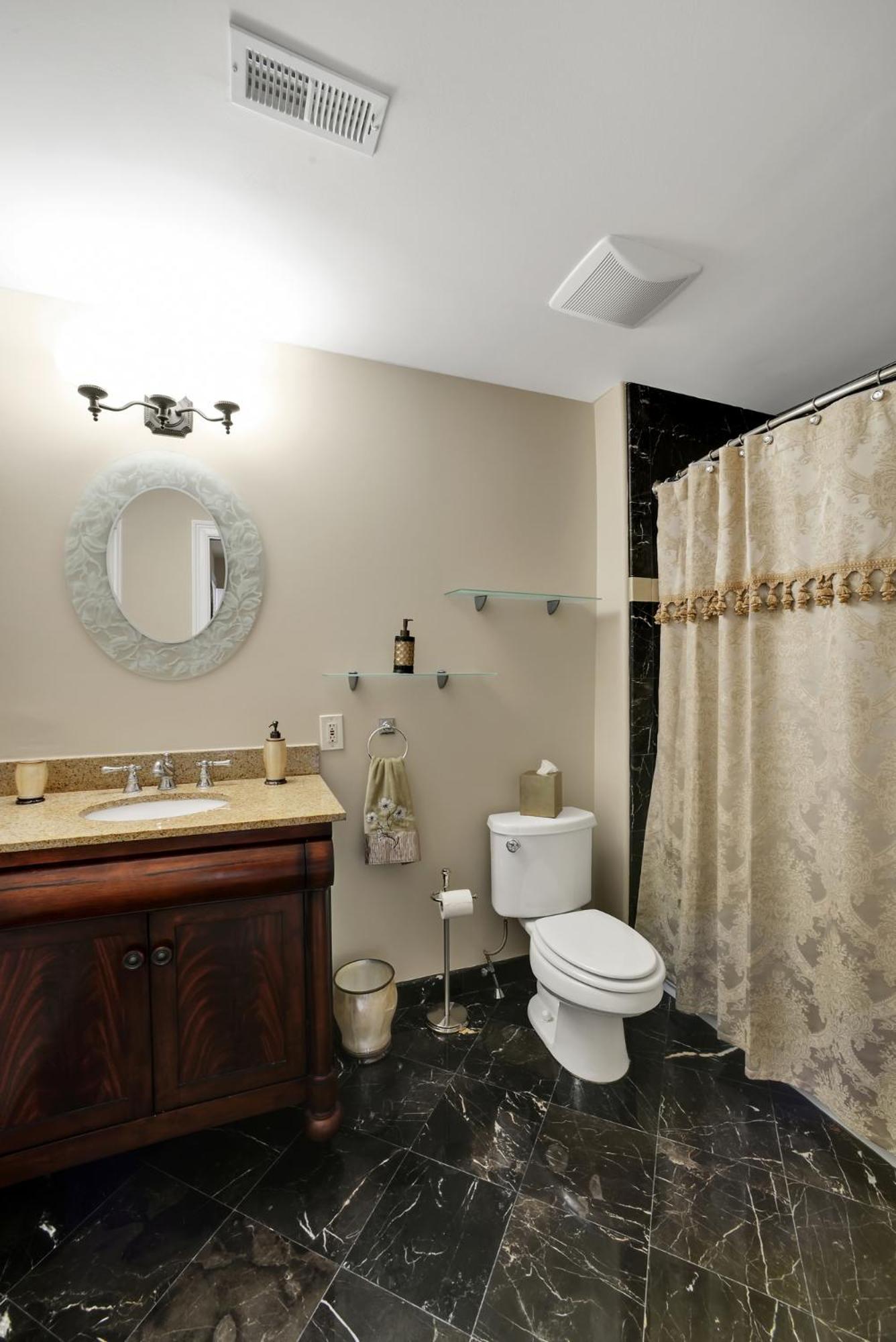 King Room with Balcony - Photo 3