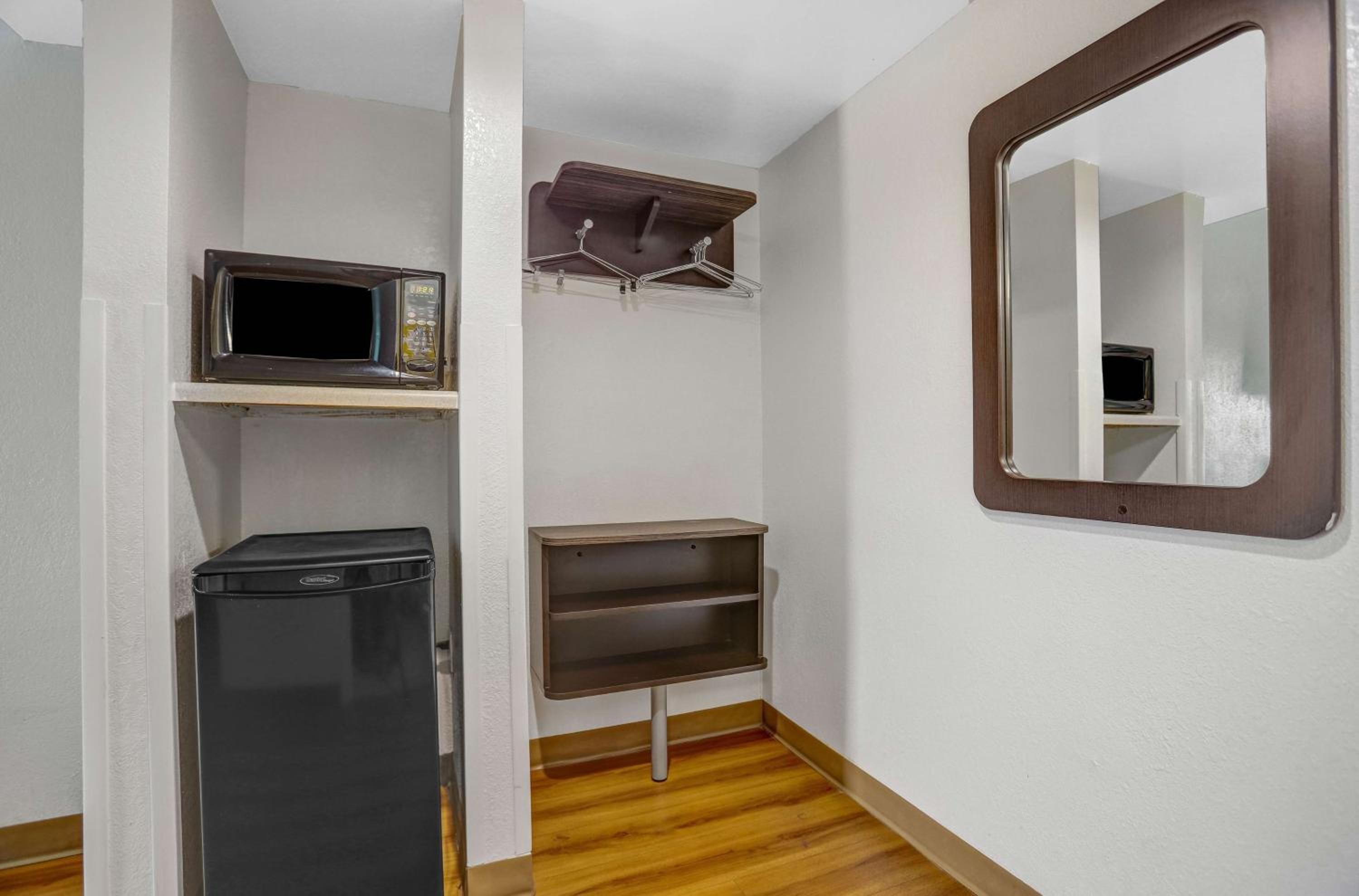 Quadruple Room - Non-Smoking - Photo 6