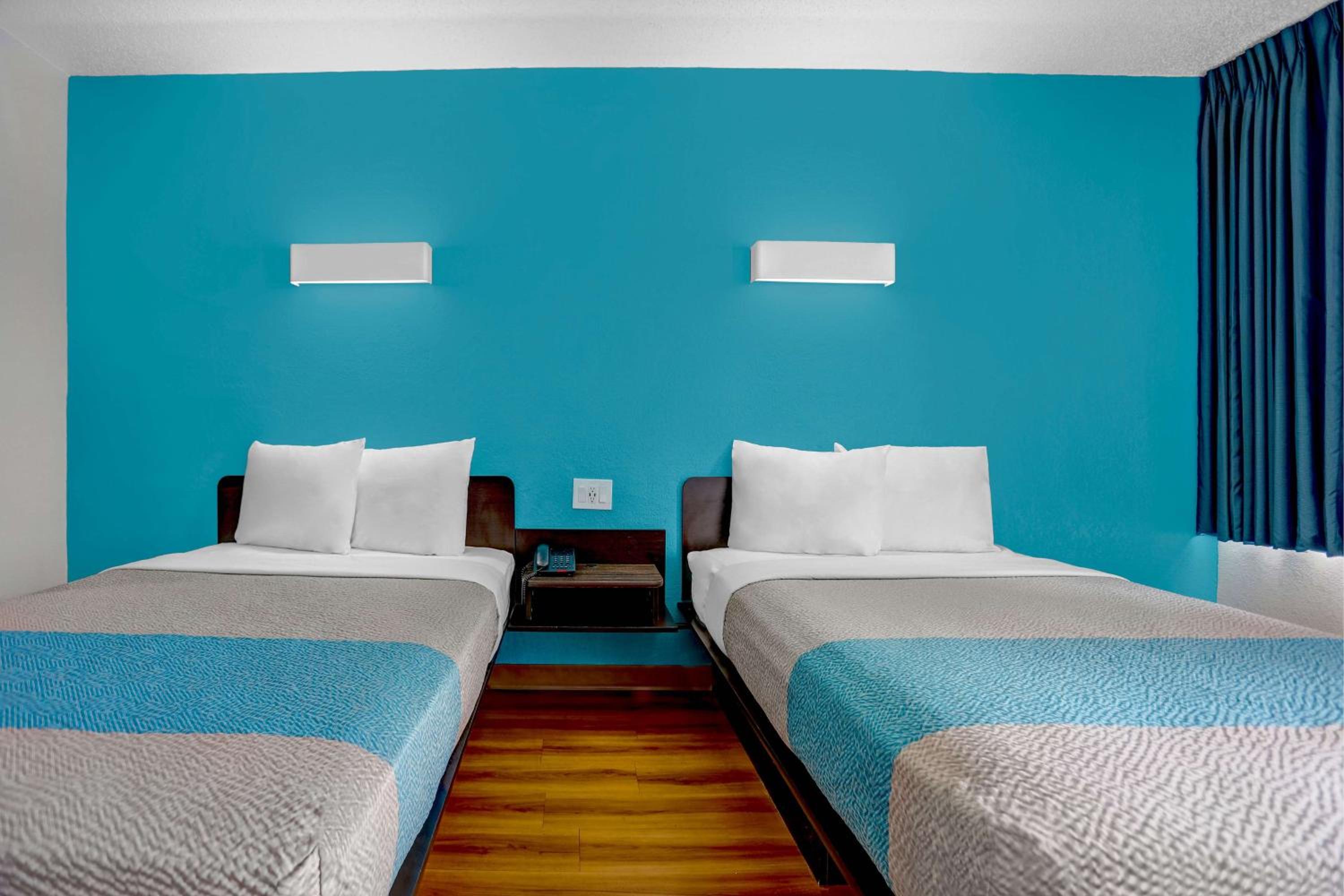 Quadruple Room - Non-Smoking - Photo 2