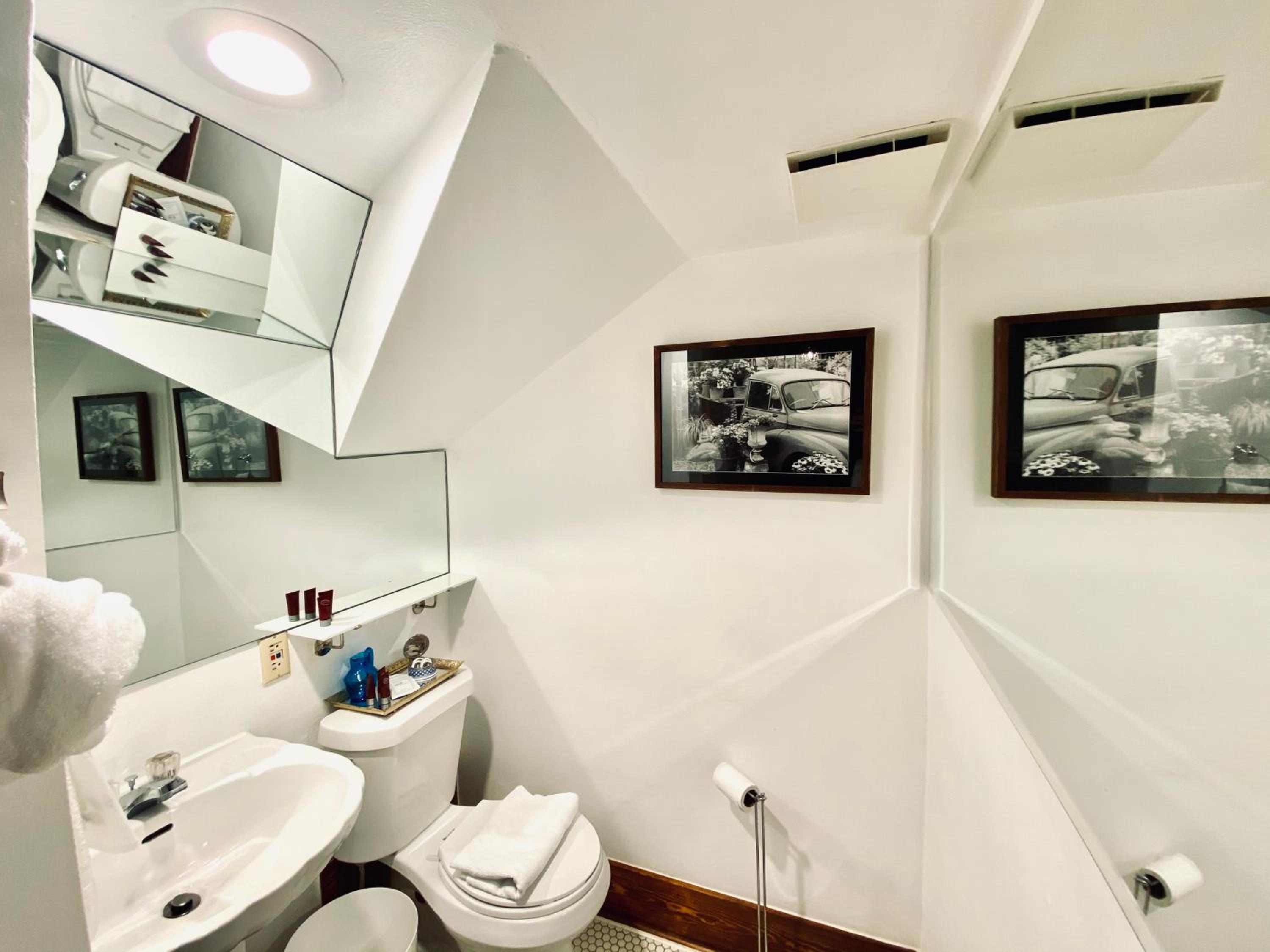Queen Suite - Photo 2