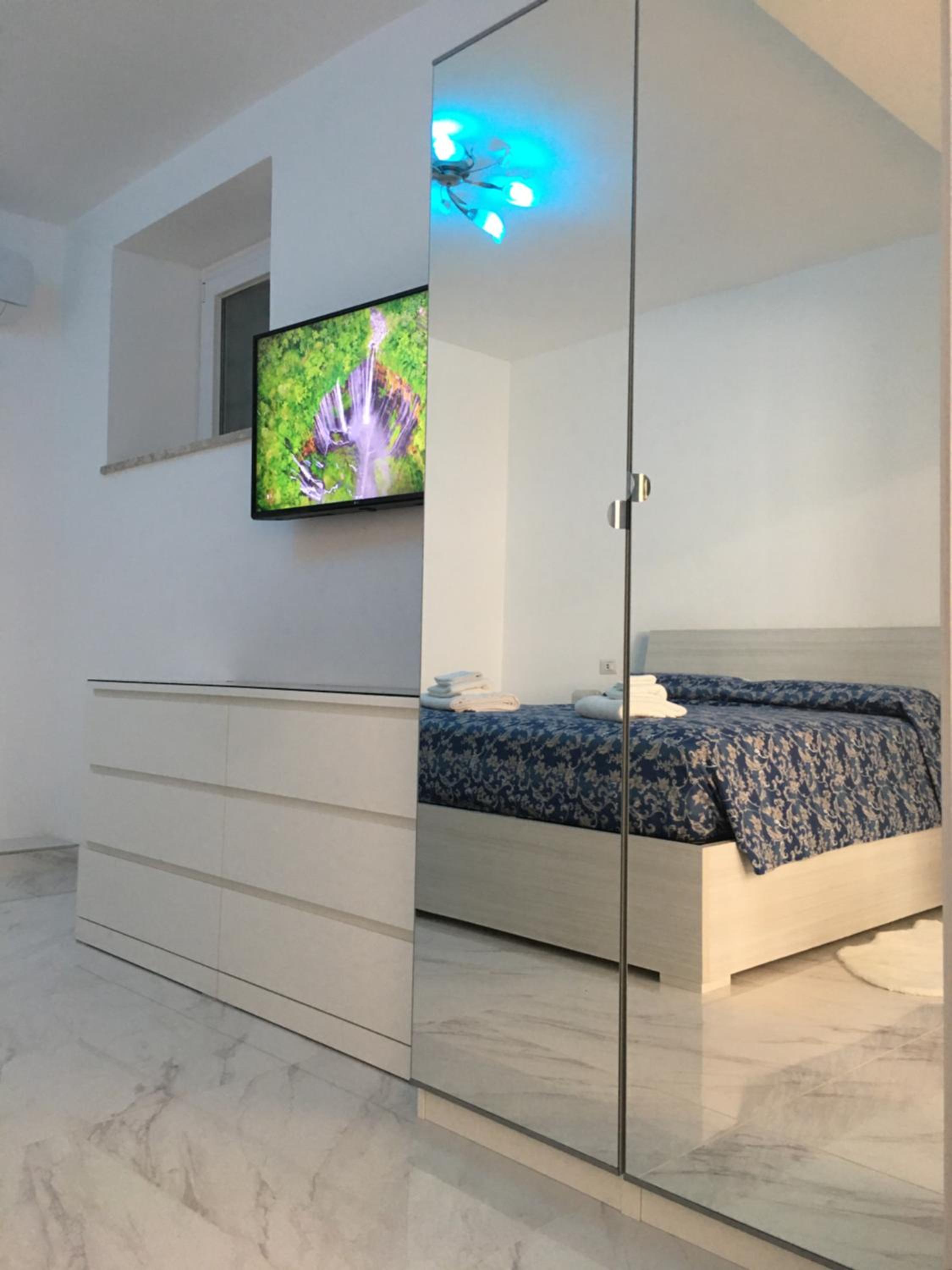 One-Bedroom House - Photo 3