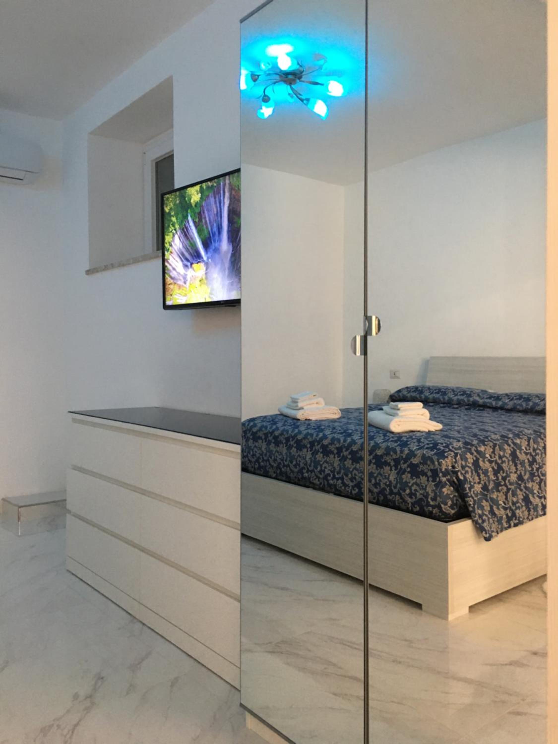 One-Bedroom House - Photo 4
