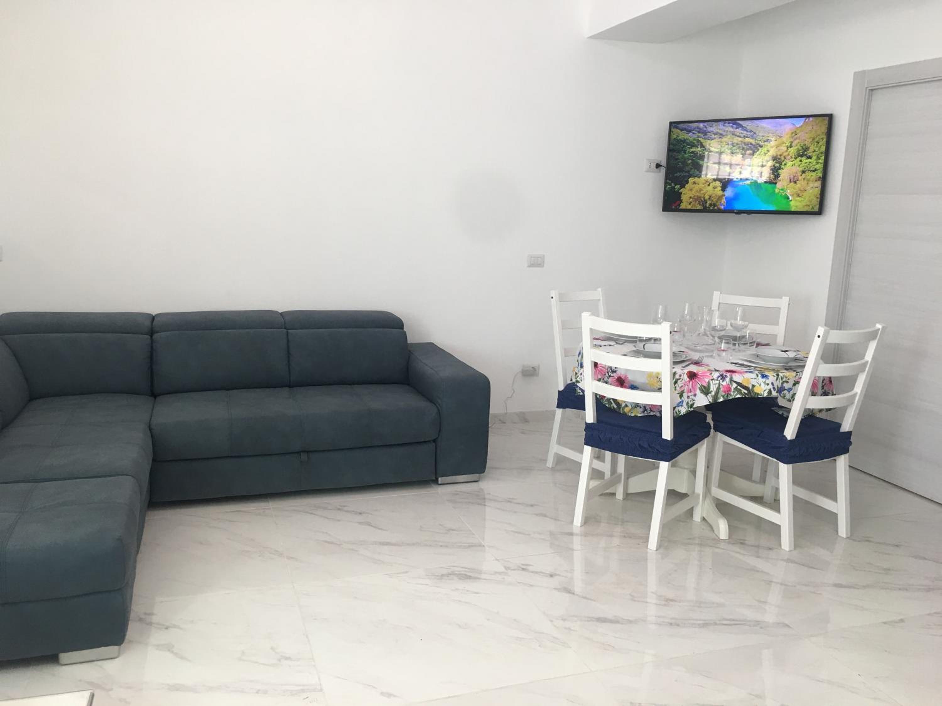 One-Bedroom House - Photo 17