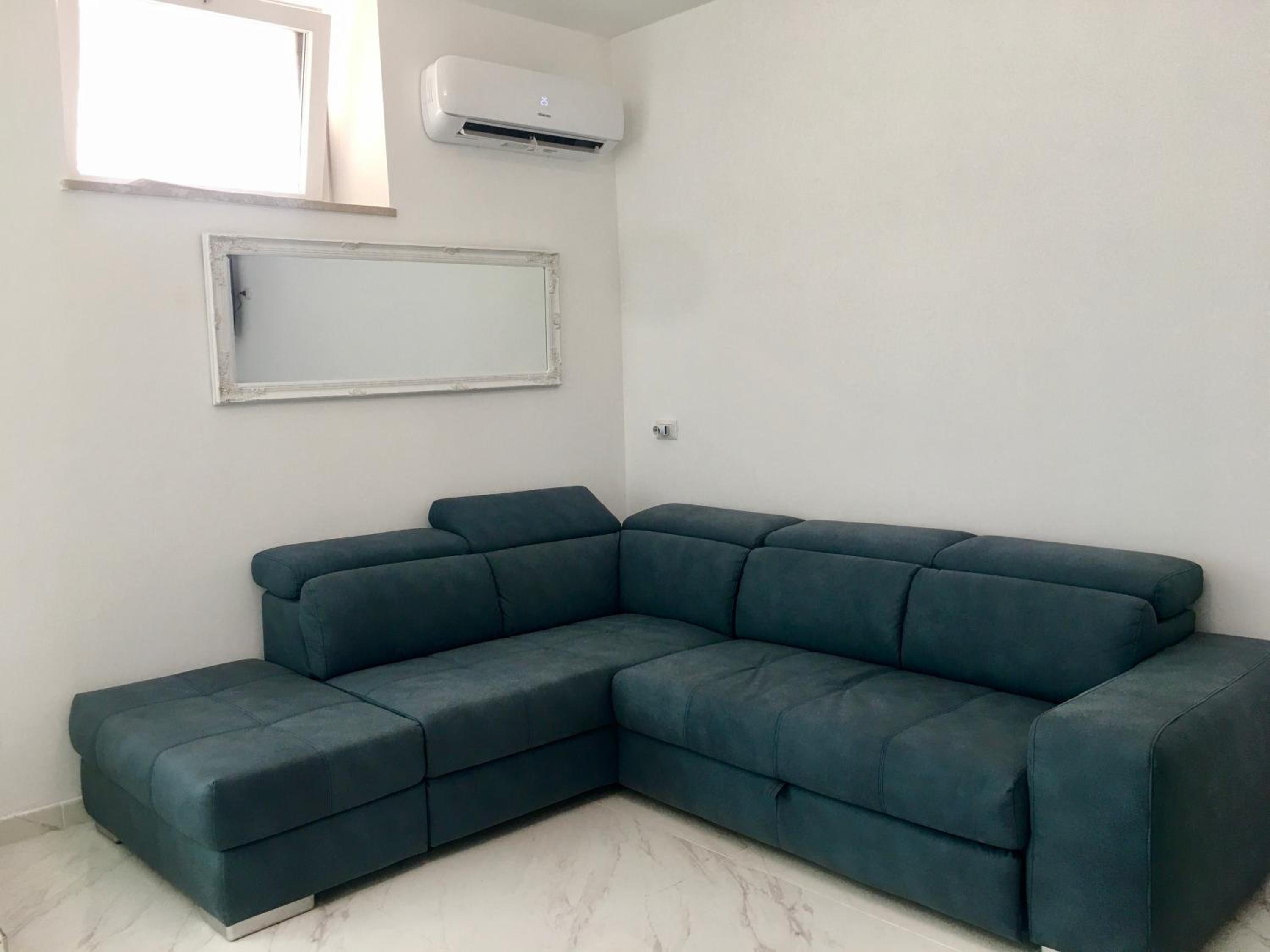 One-Bedroom House - Photo 18