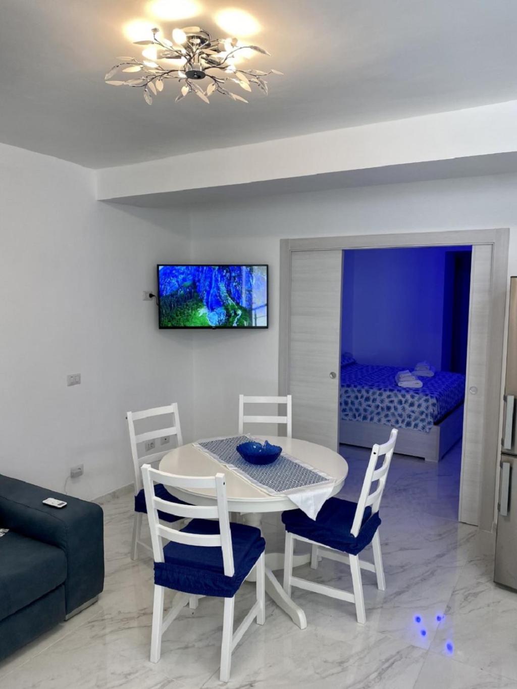 One-Bedroom House - Photo 36