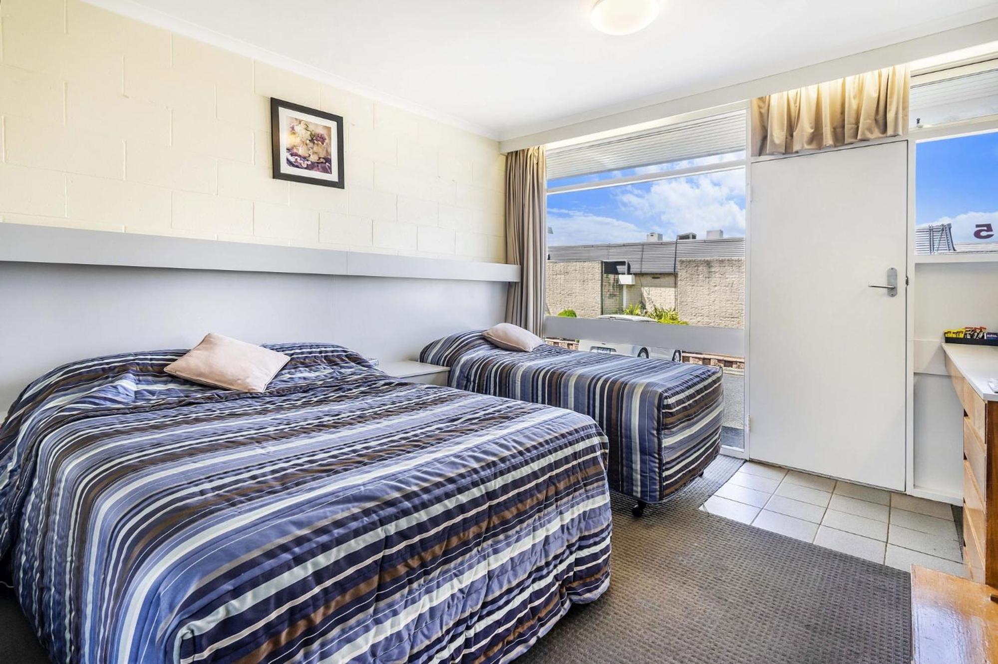 Standard Twin Room - Photo 1