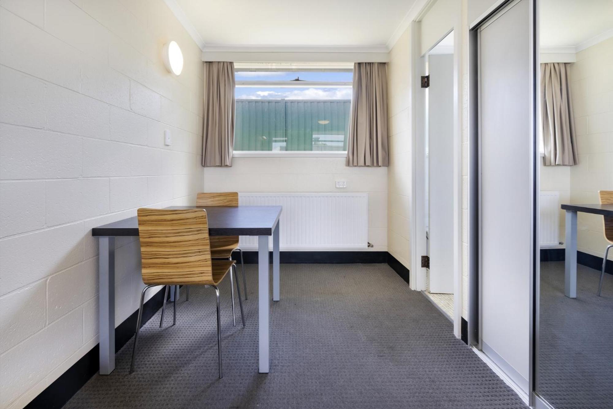 Standard Twin Room - Photo 2