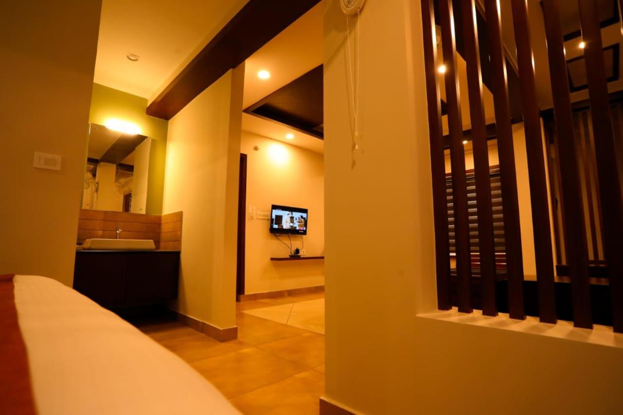 Deluxe Double Room (2 Adults + 1 Child)