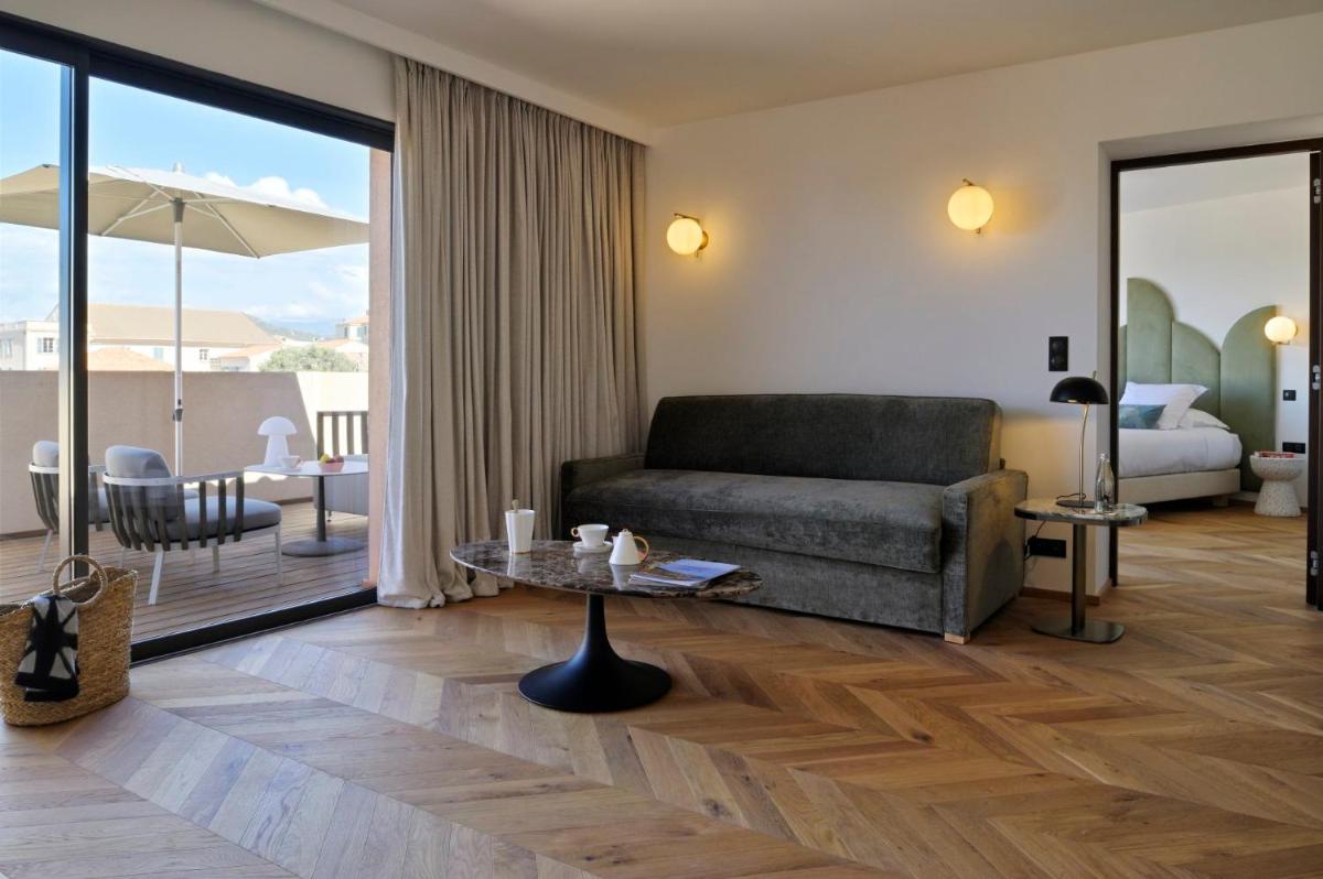 Suite with Hot Tub on Terrace