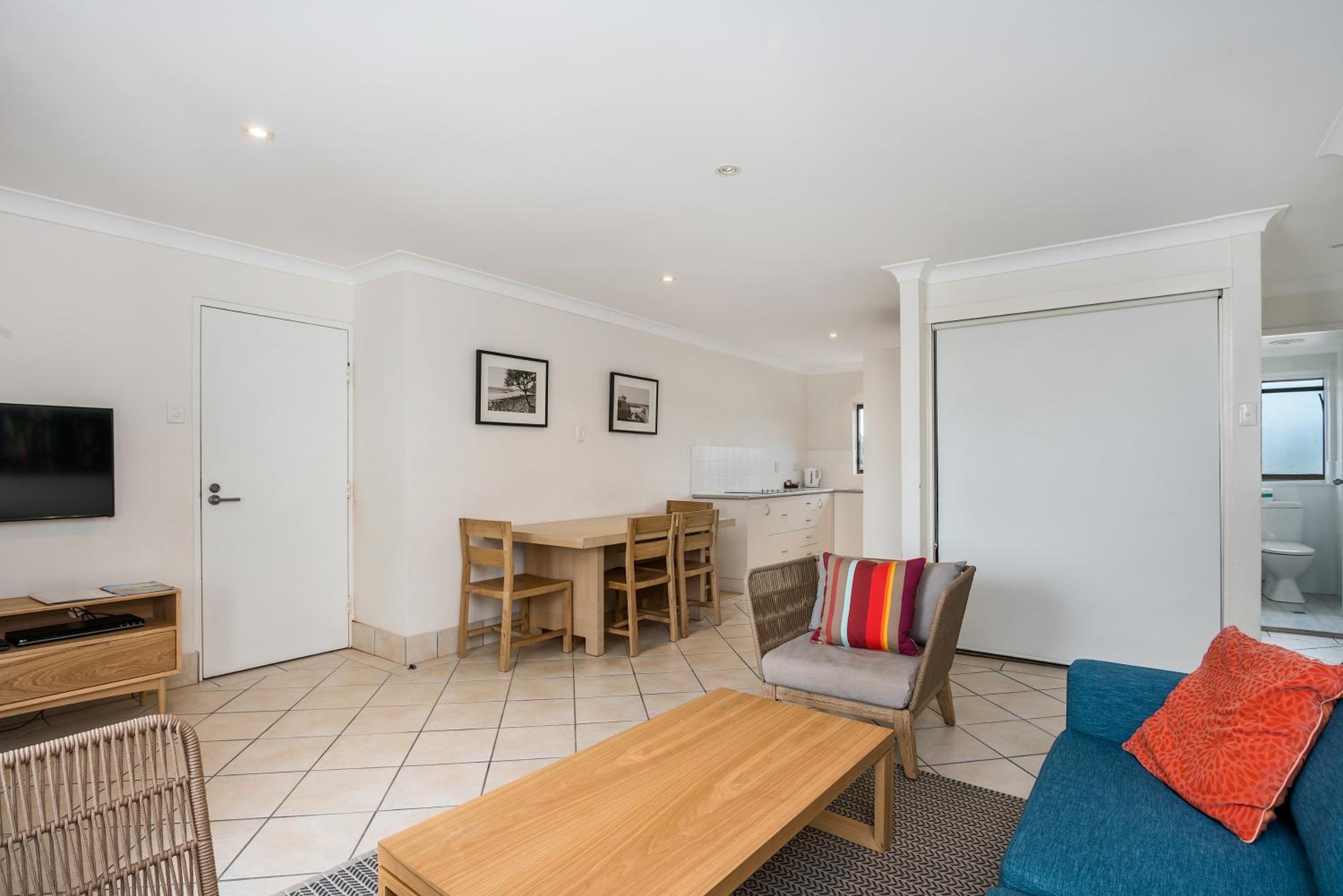 Standard Two-Bedroom Apartment photo 3