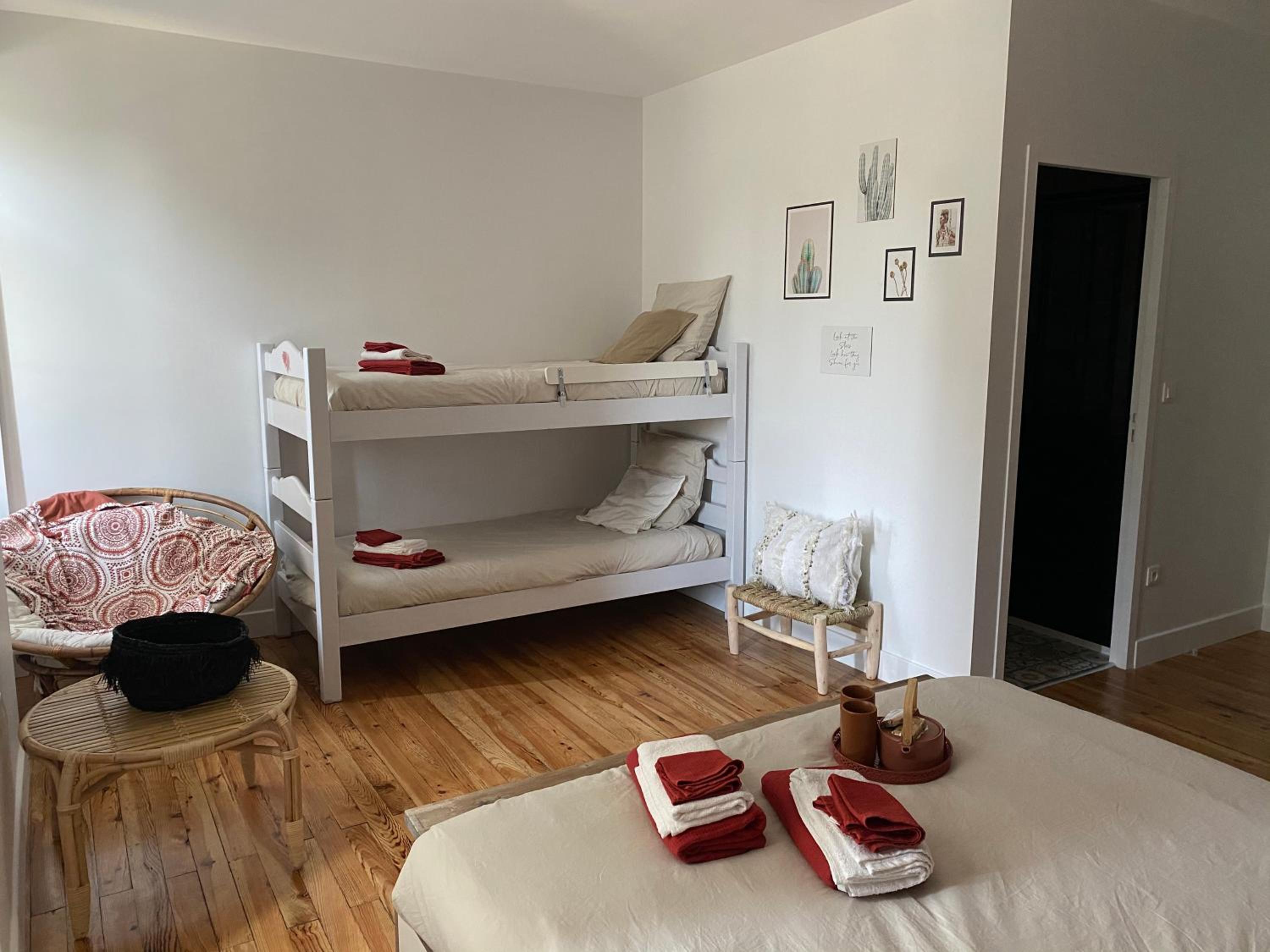 Family Room with Private Bathroom - Photo 4