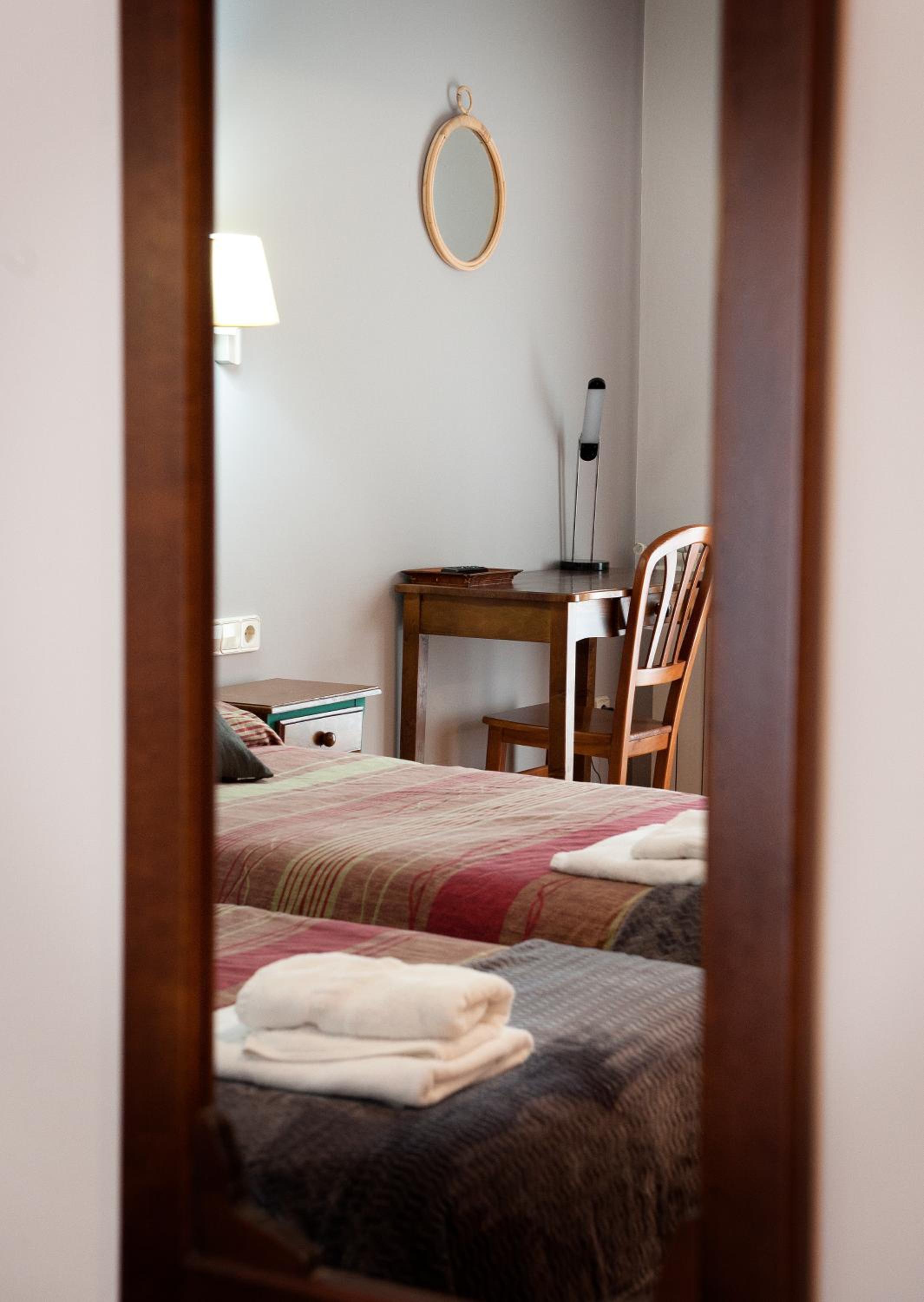 Twin Room - Photo 9