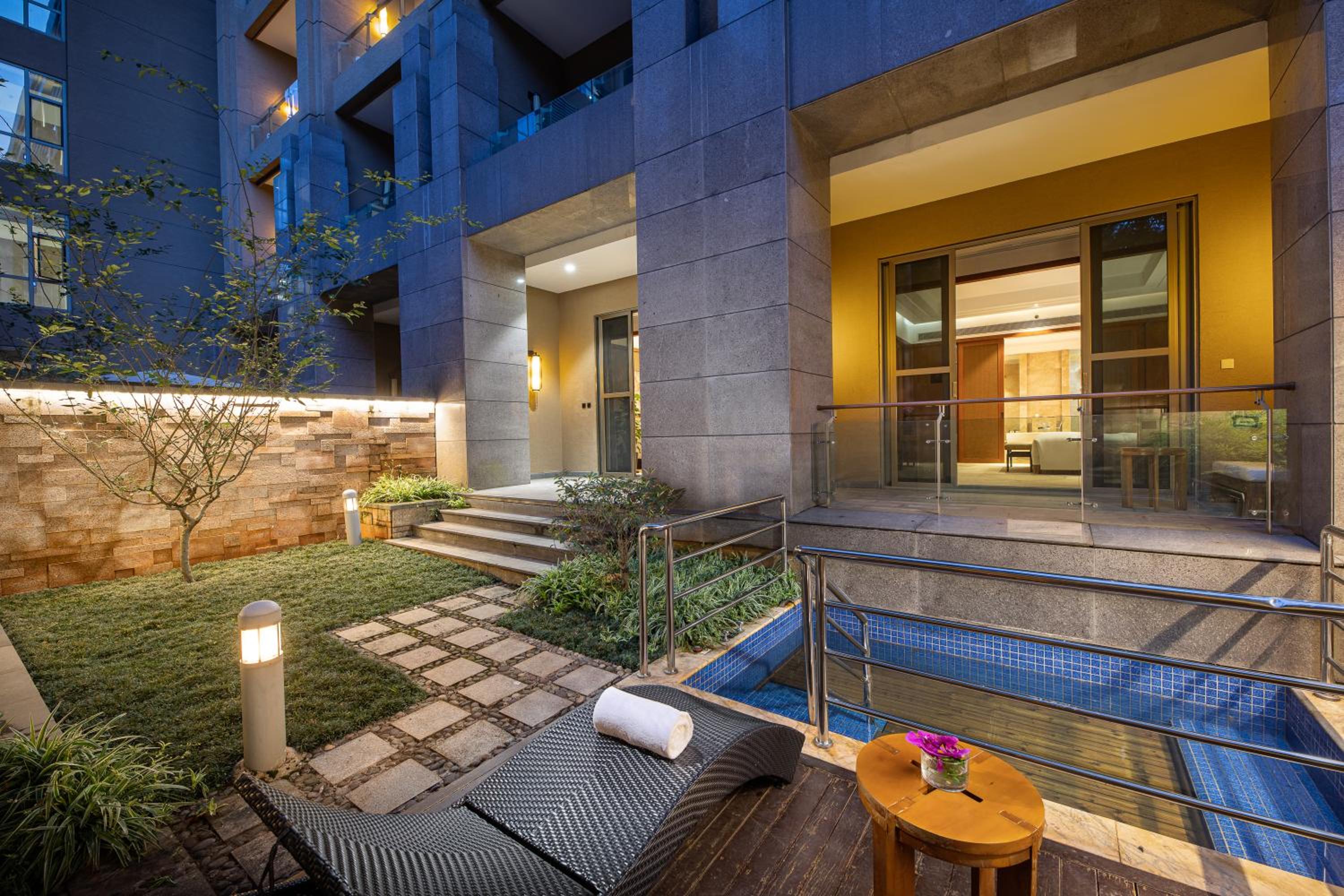 1 King One-Bedroom Suite Private Hot Spring