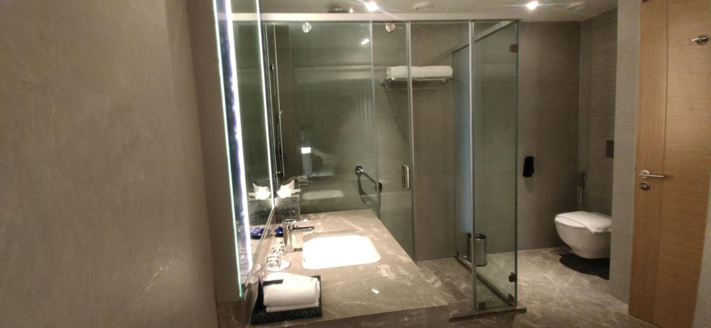 Executive Suite - Photo 5