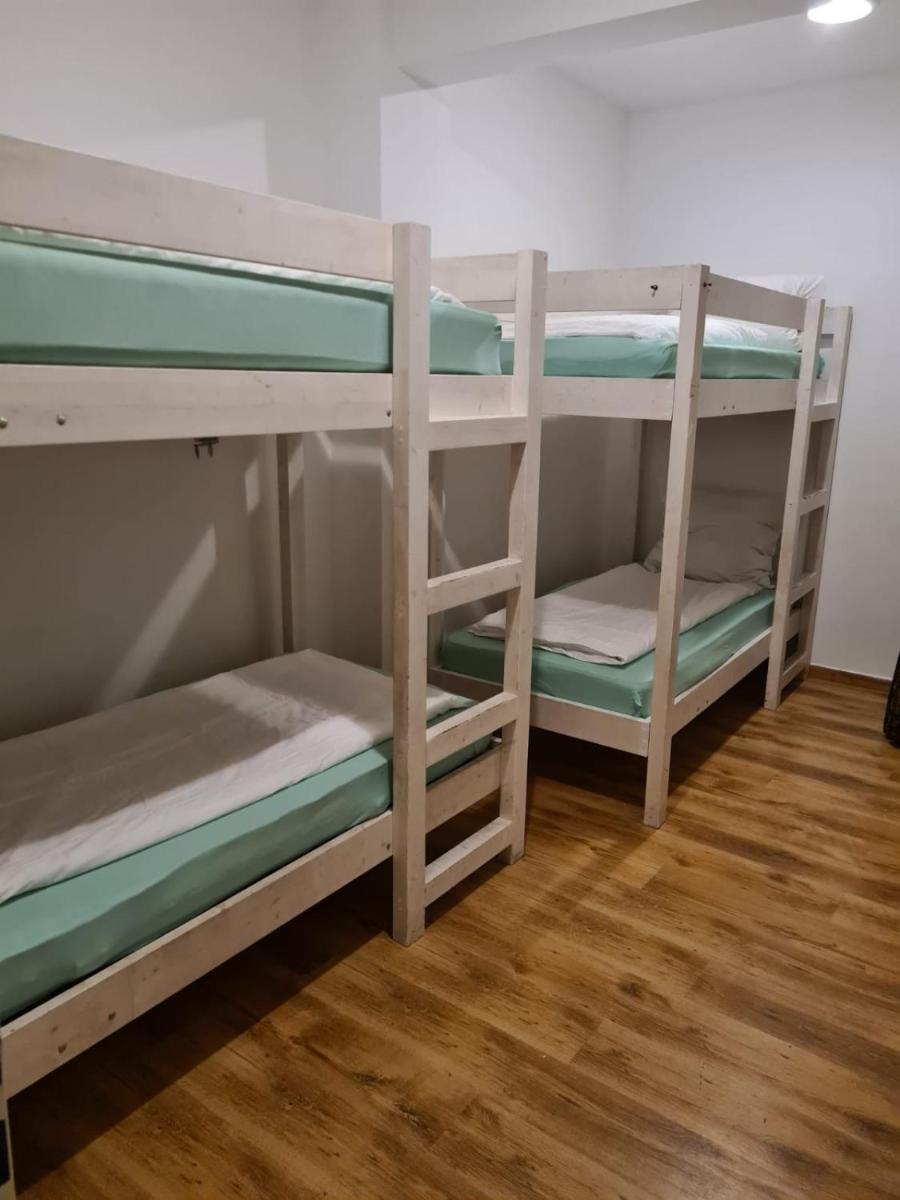 Economy Quadruple Room with Shared Bathroom photo 2