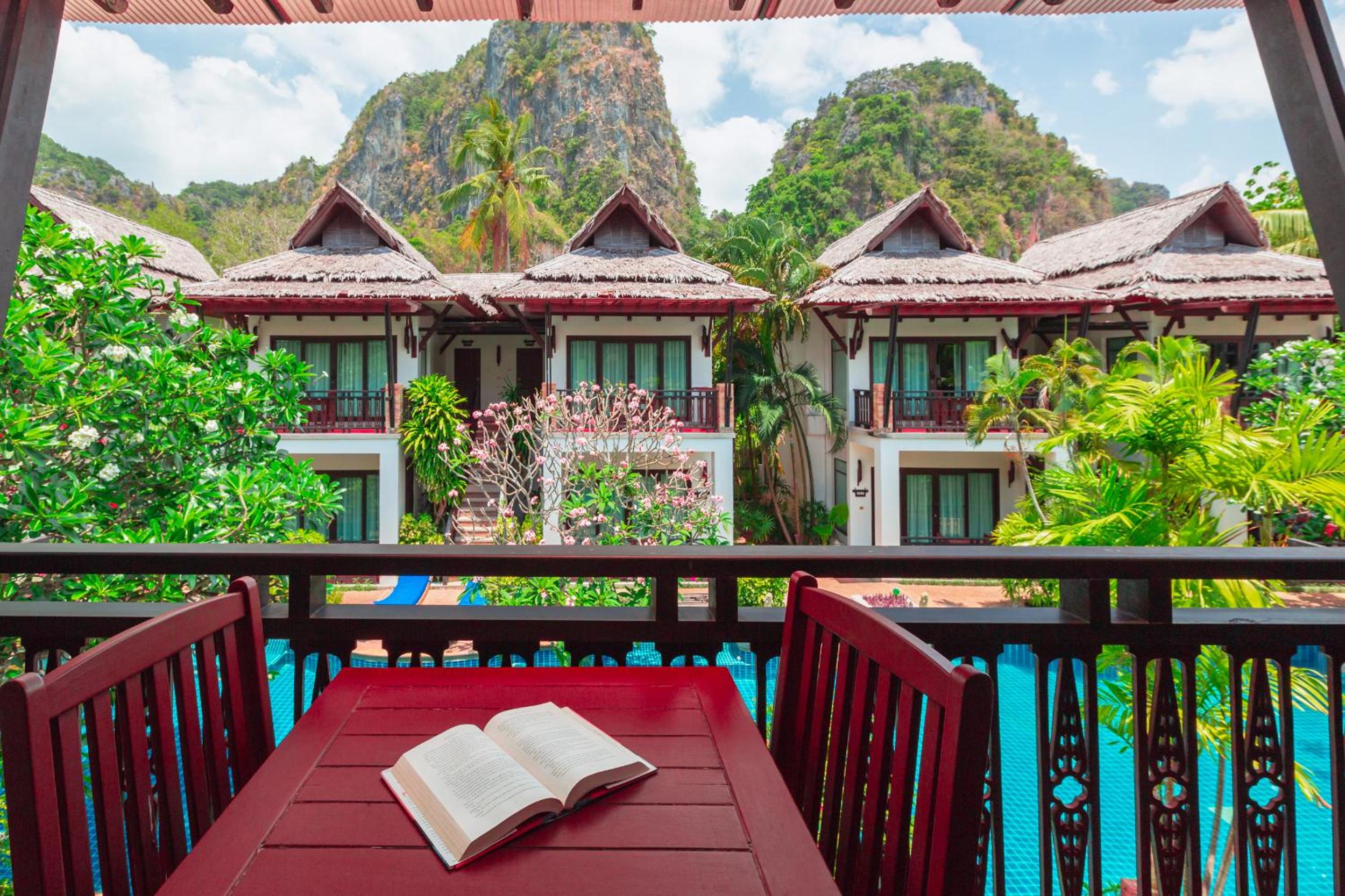 Deluxe Double or Twin Room with Pool View - Photo 4