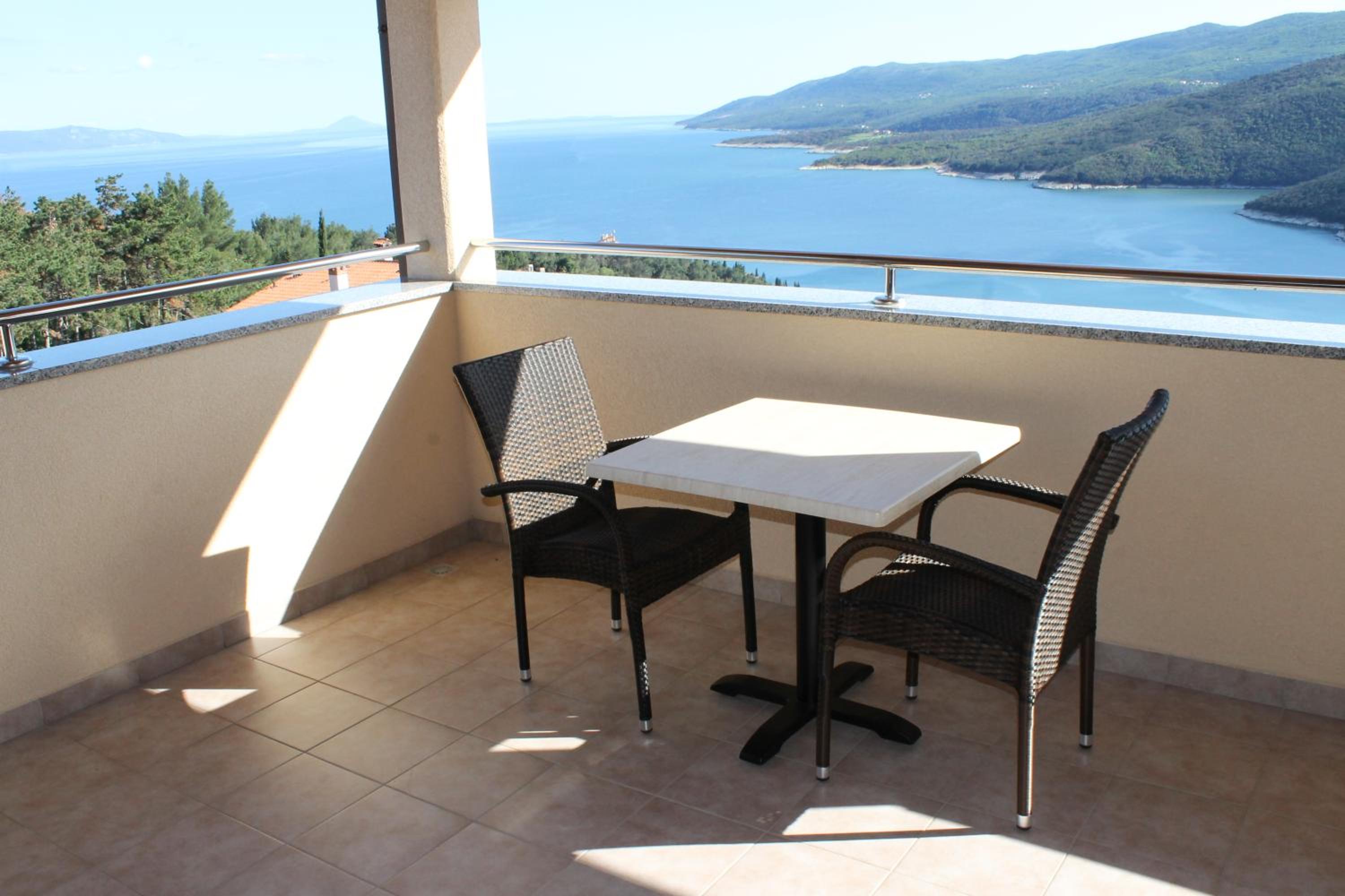 Standard One-Bedroom Apartment with Terrace and Sea View  photo 2