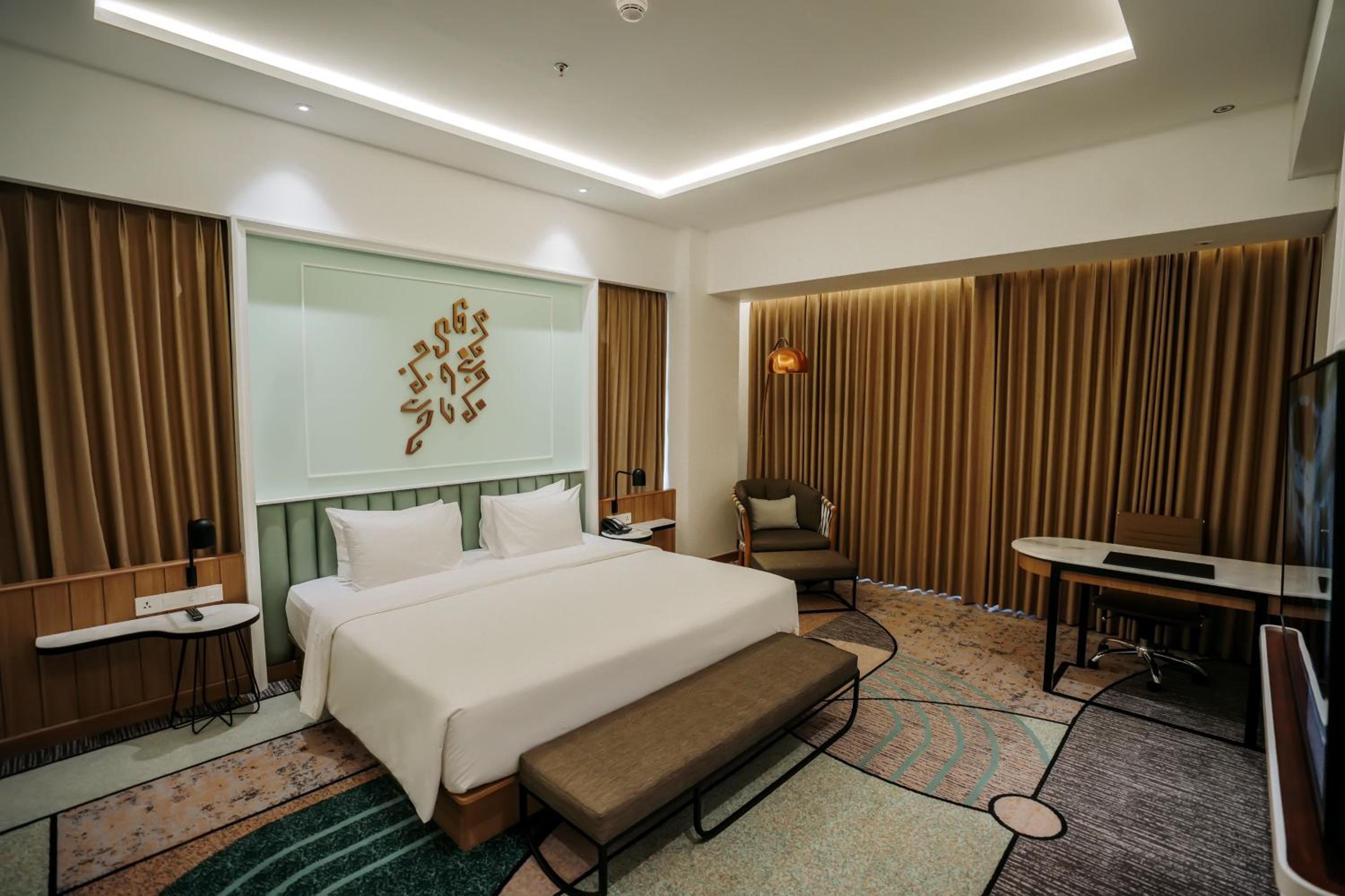 King Suite with Mountain View photo 2