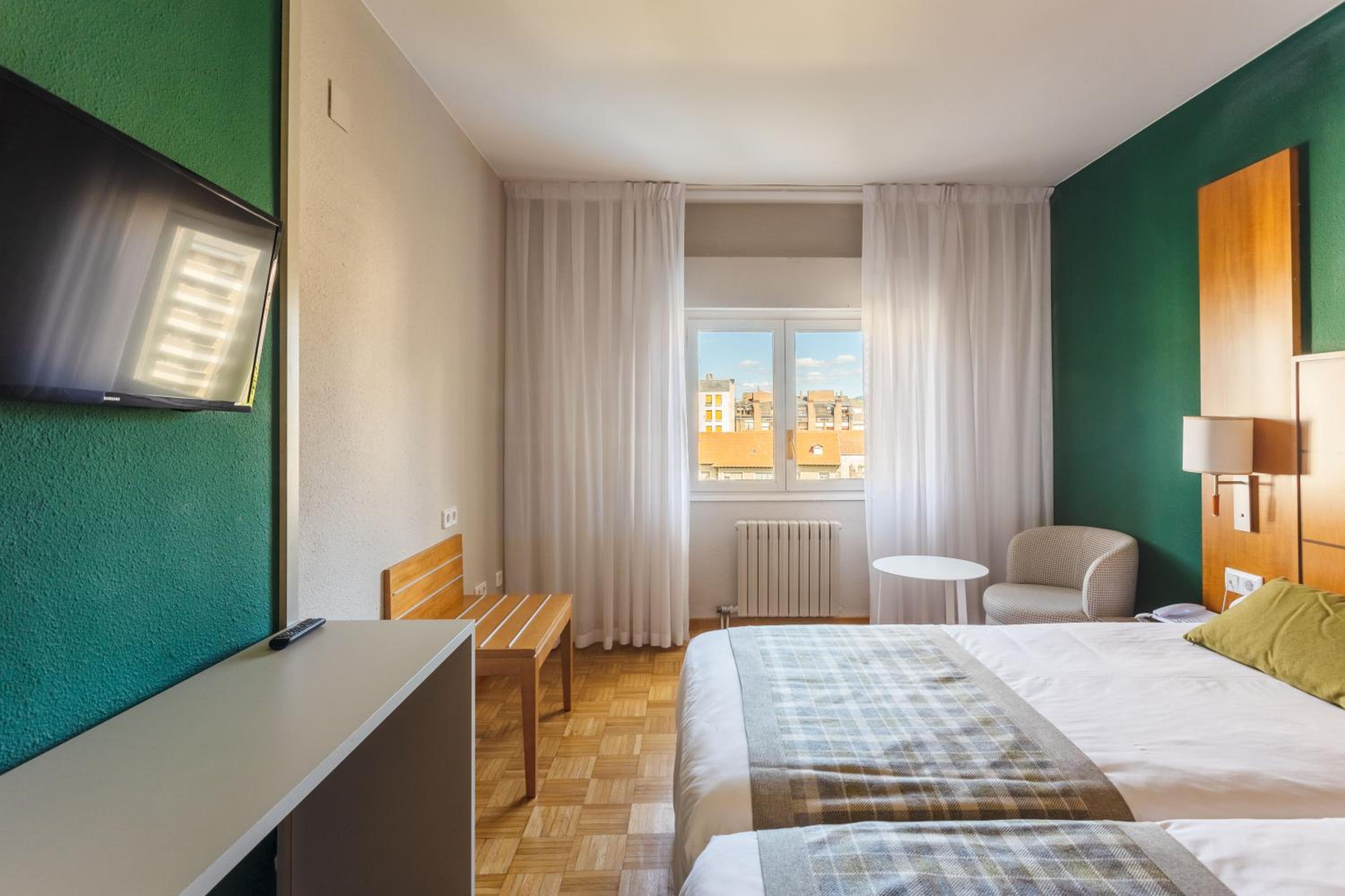Twin Room - Photo 3