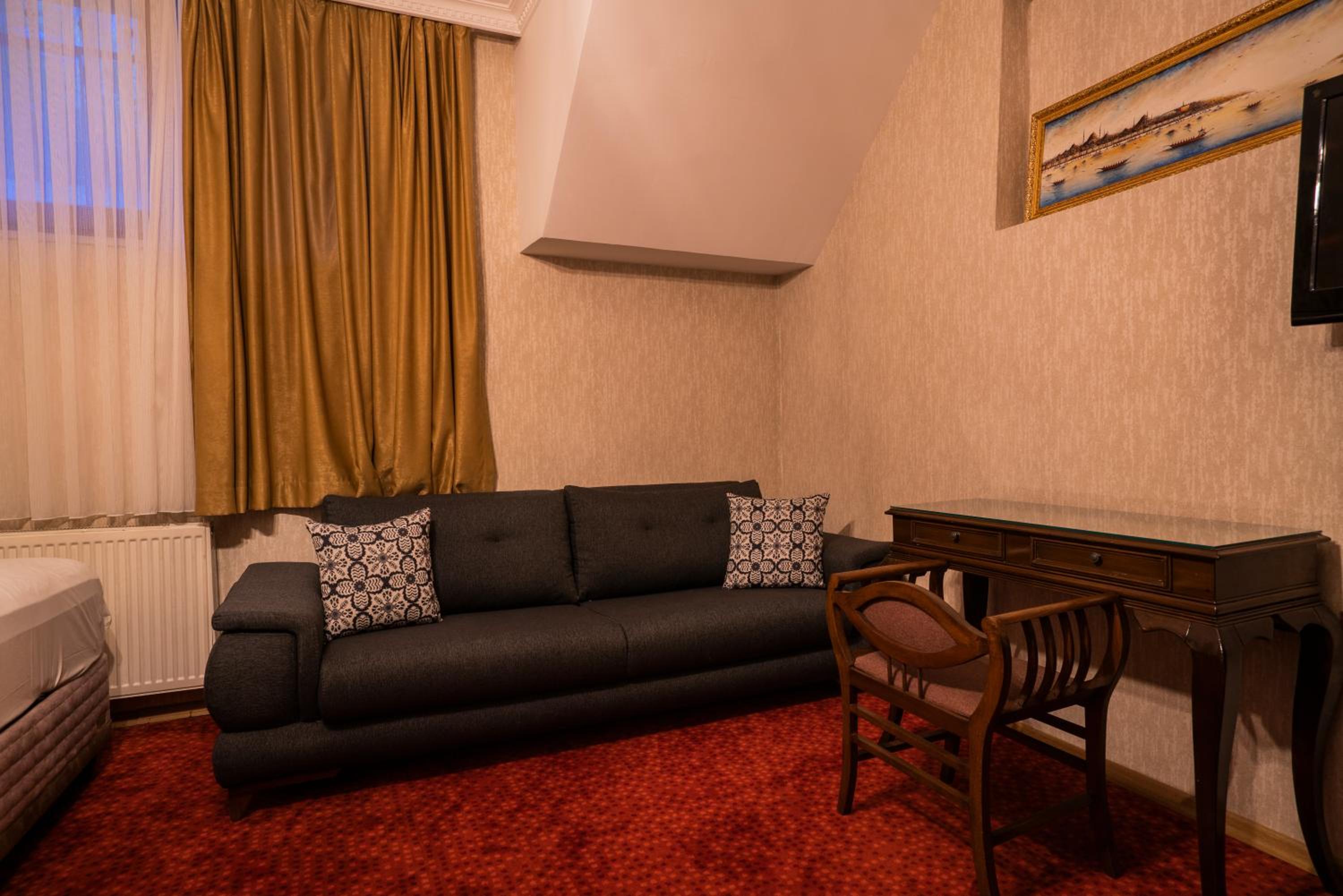 Family Room photo 2