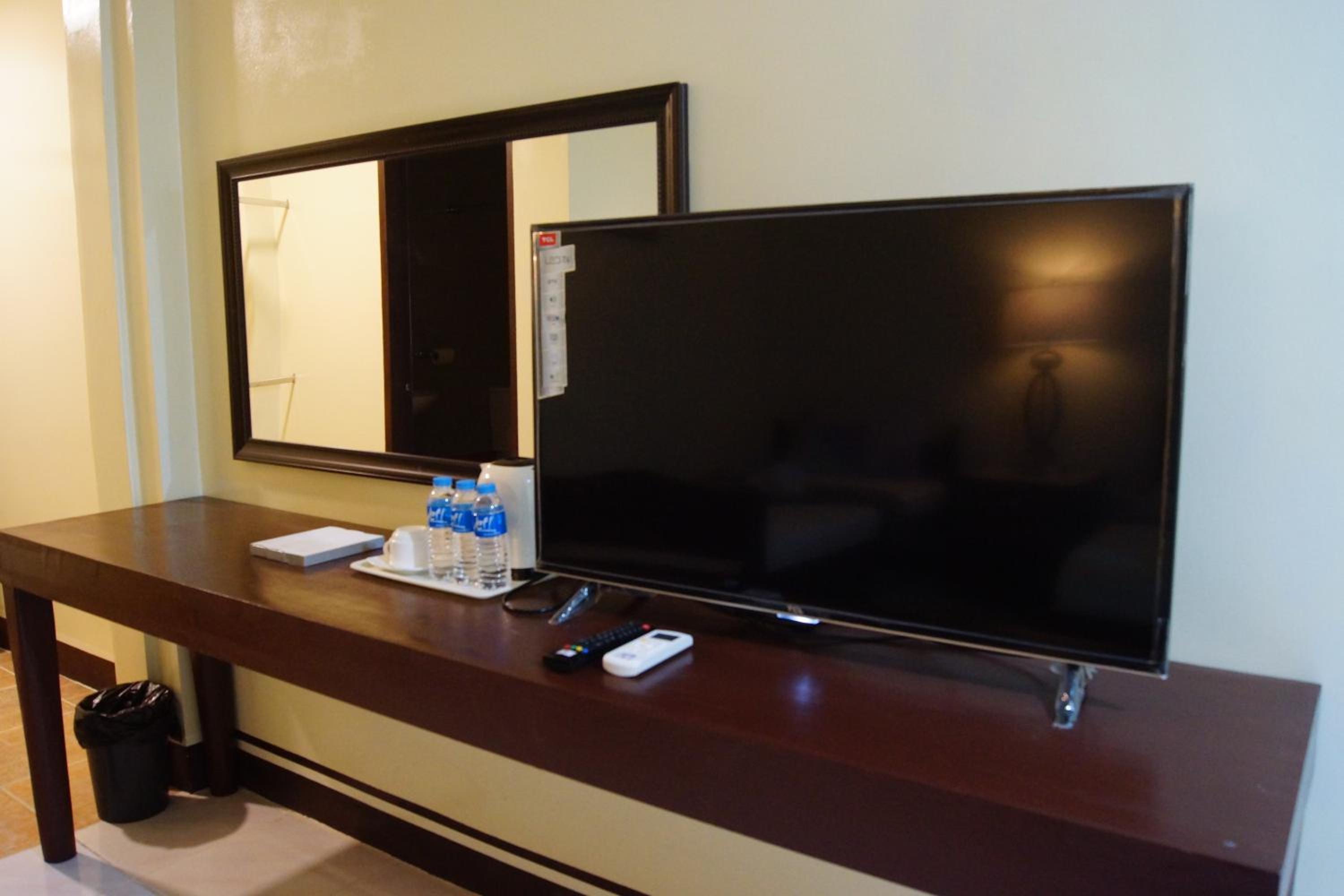 Deluxe Double or Twin Room - Photo 9