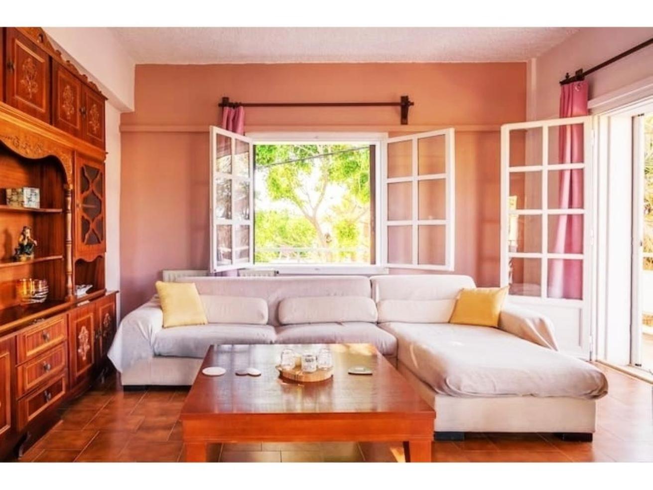 Three-Bedroom Apartment photo 1