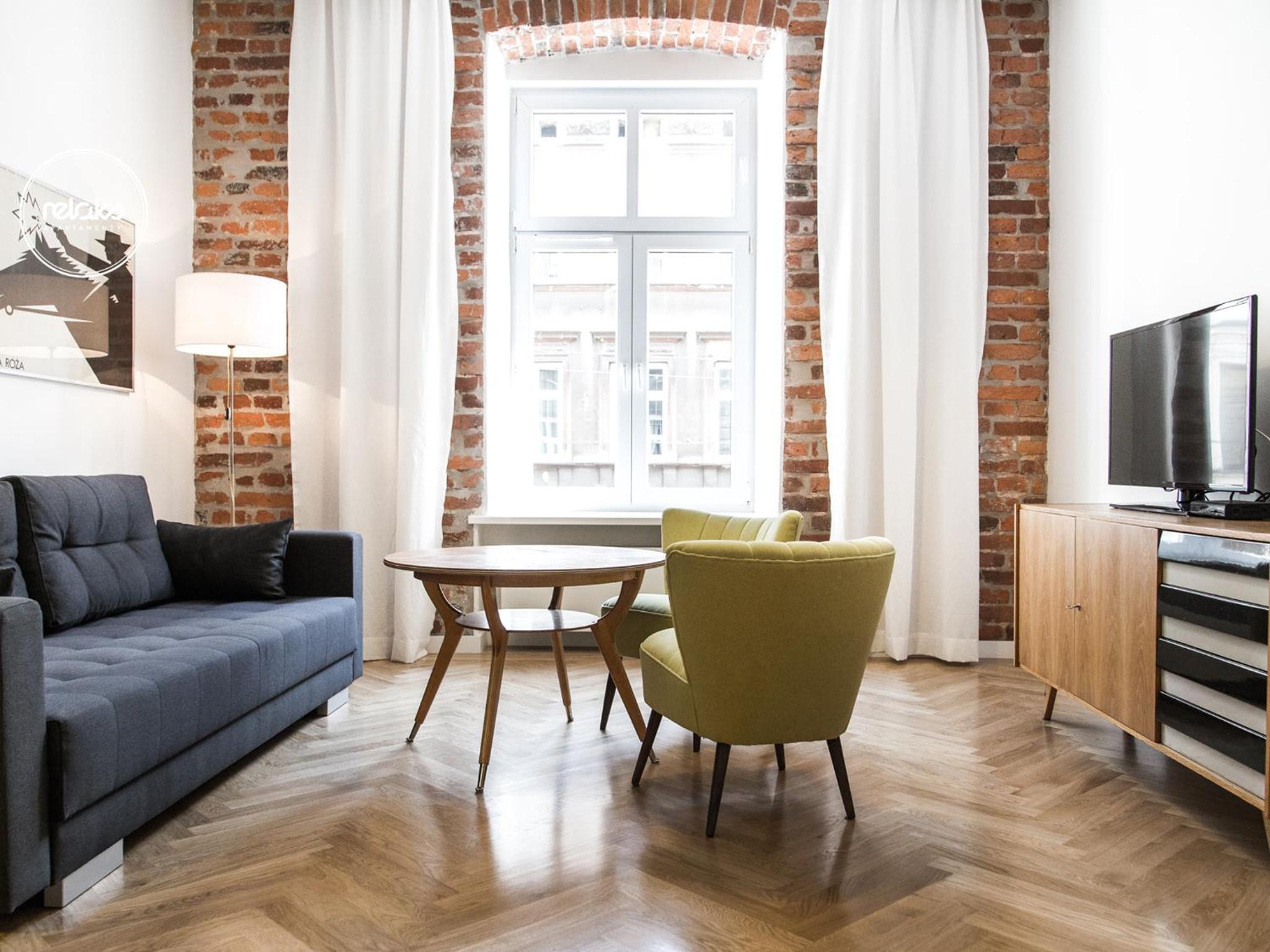Deluxe One-Bedroom Apartment