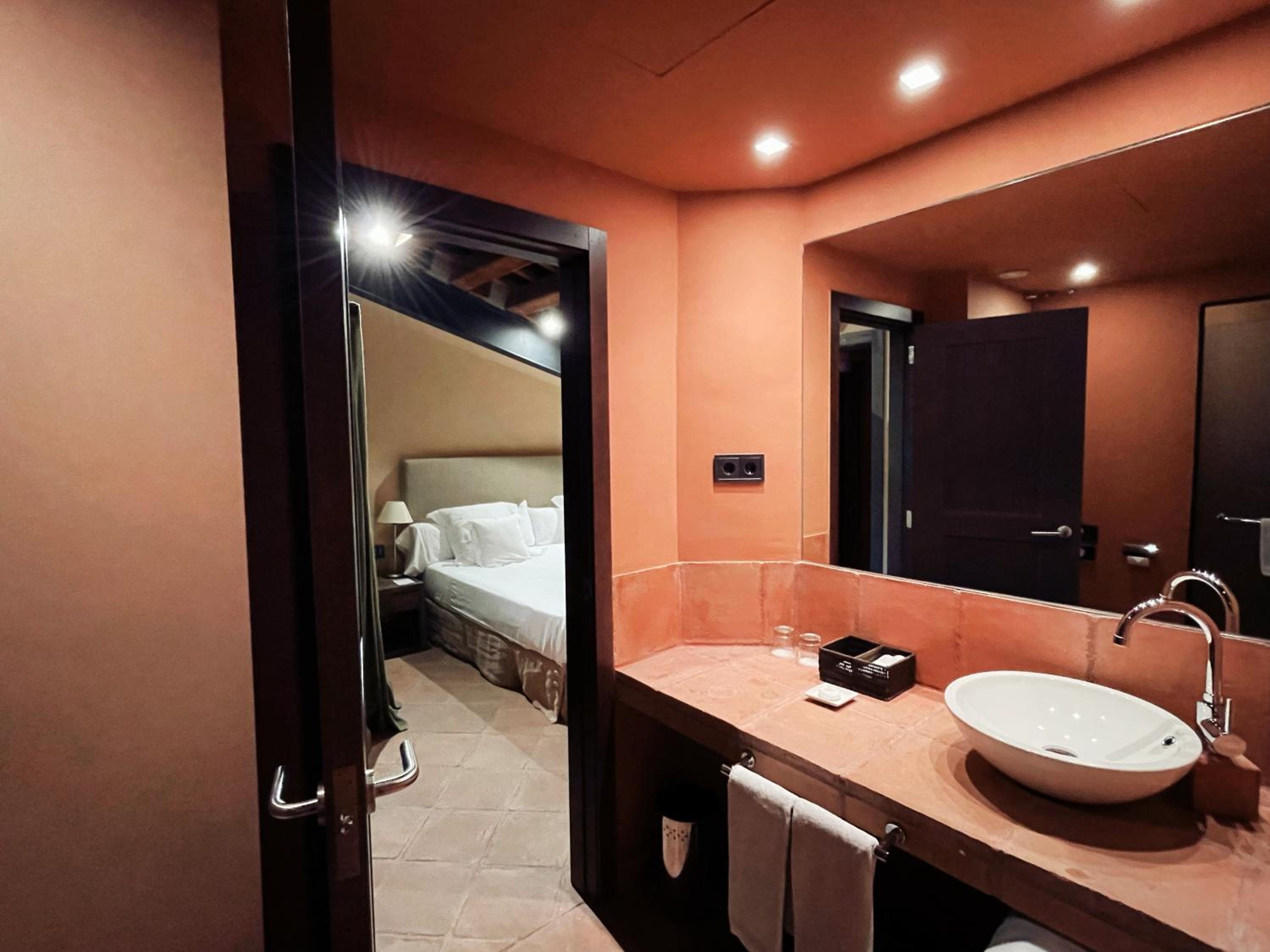 Comfort Room - Photo 2