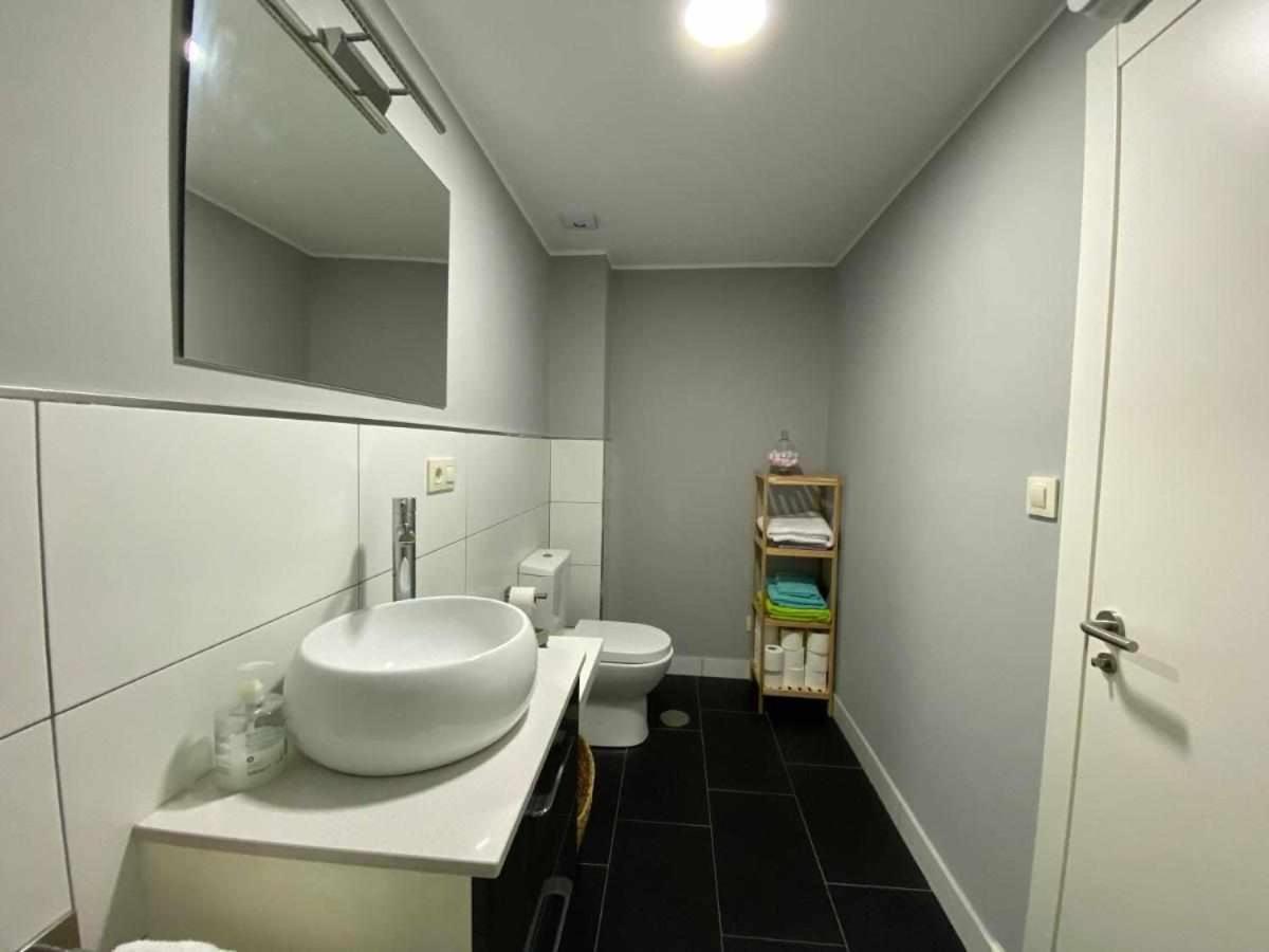Three-Bedroom Apartment photo 2