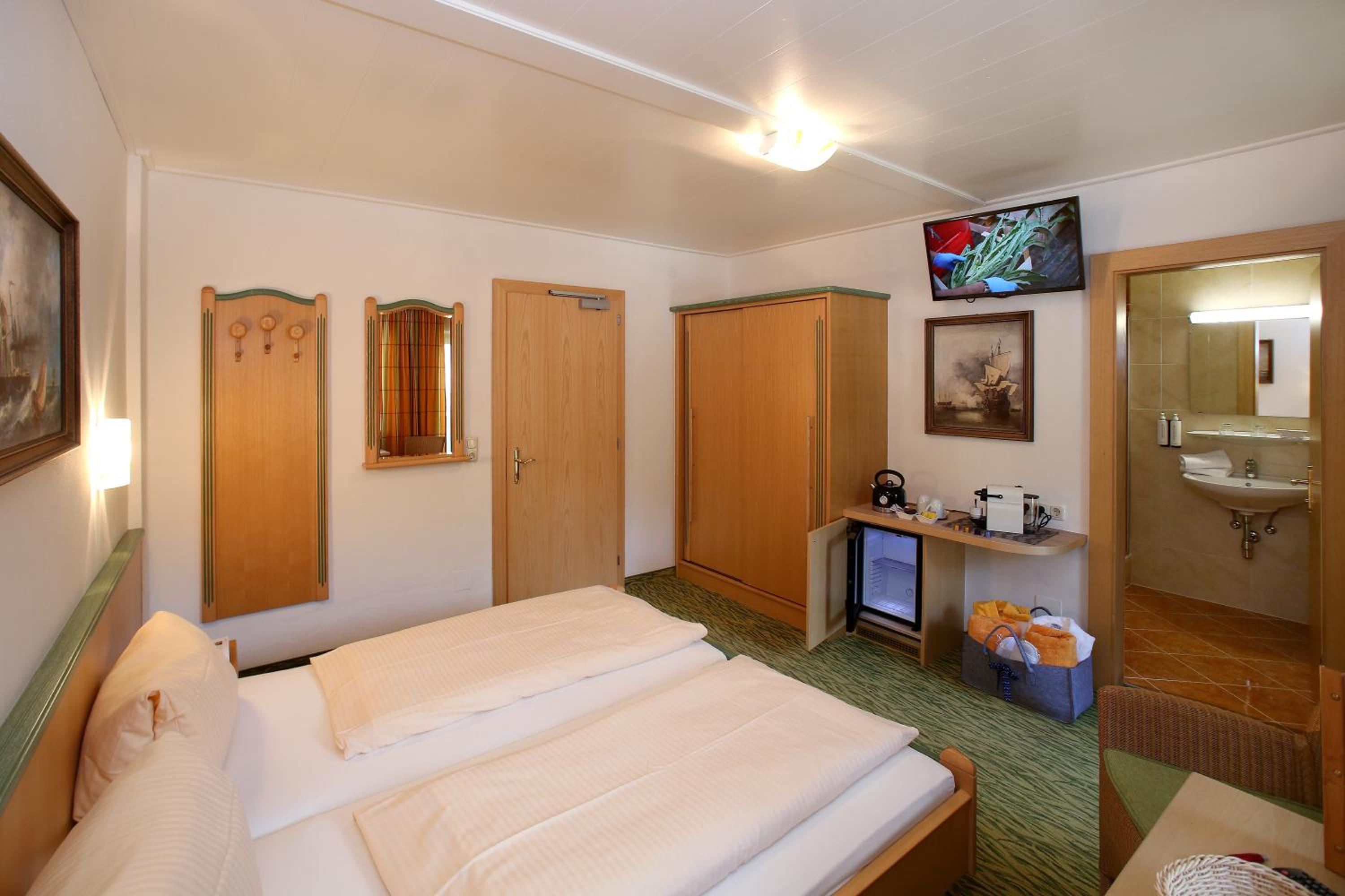 Classic Double Room with Balcony photo 3