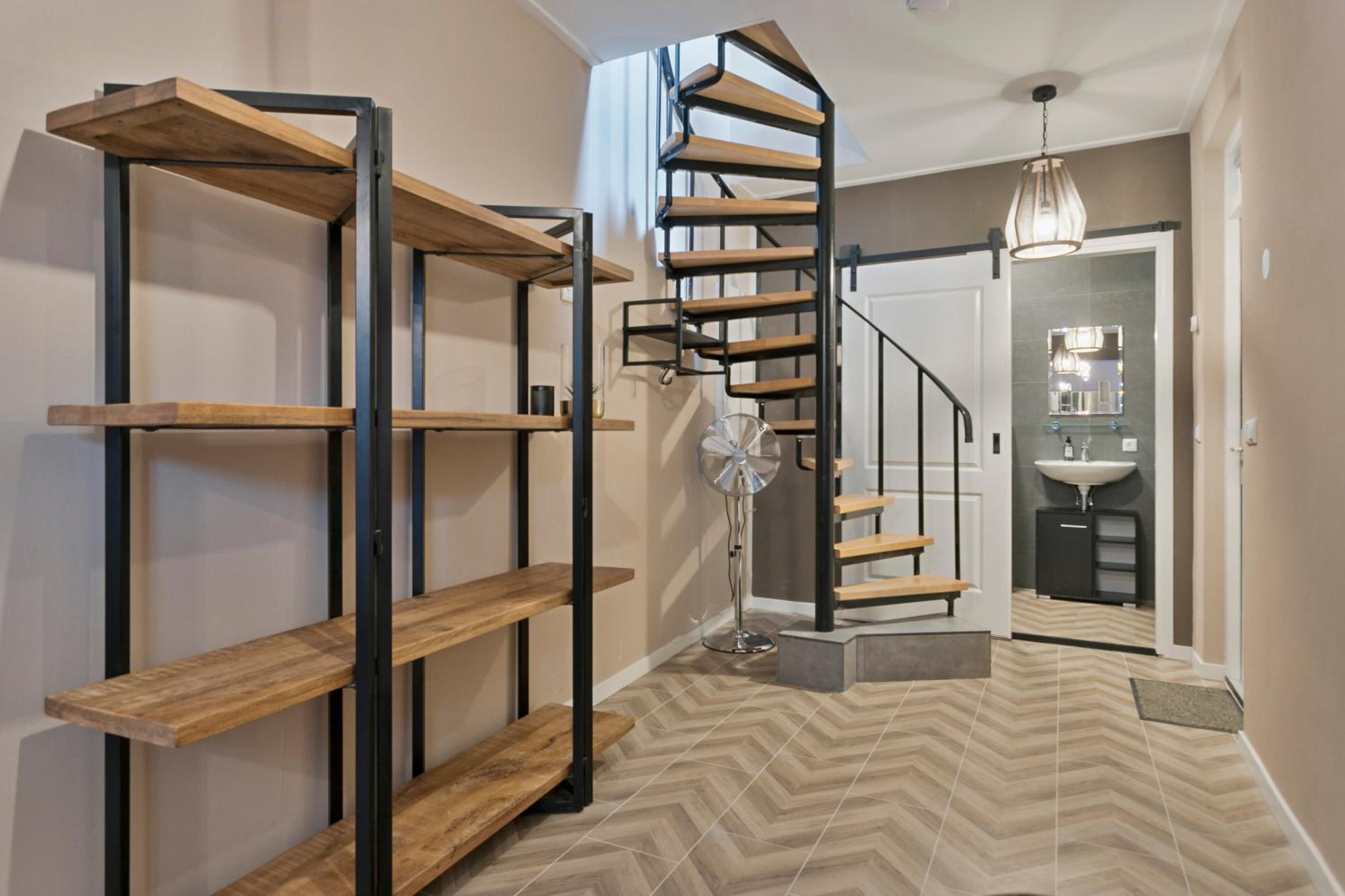 One-Bedroom Apartment - Photo 9