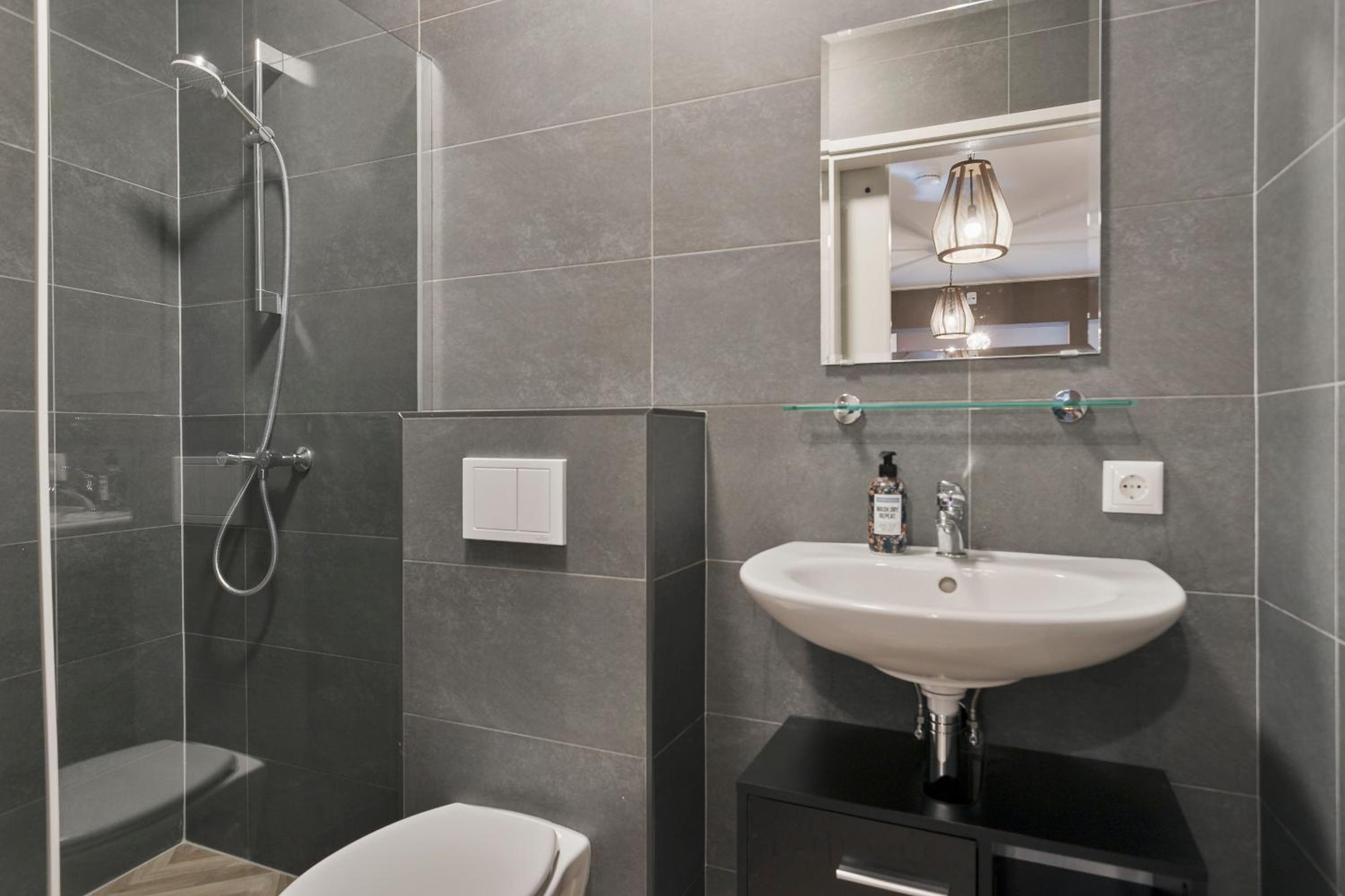 One-Bedroom Apartment - Photo 4