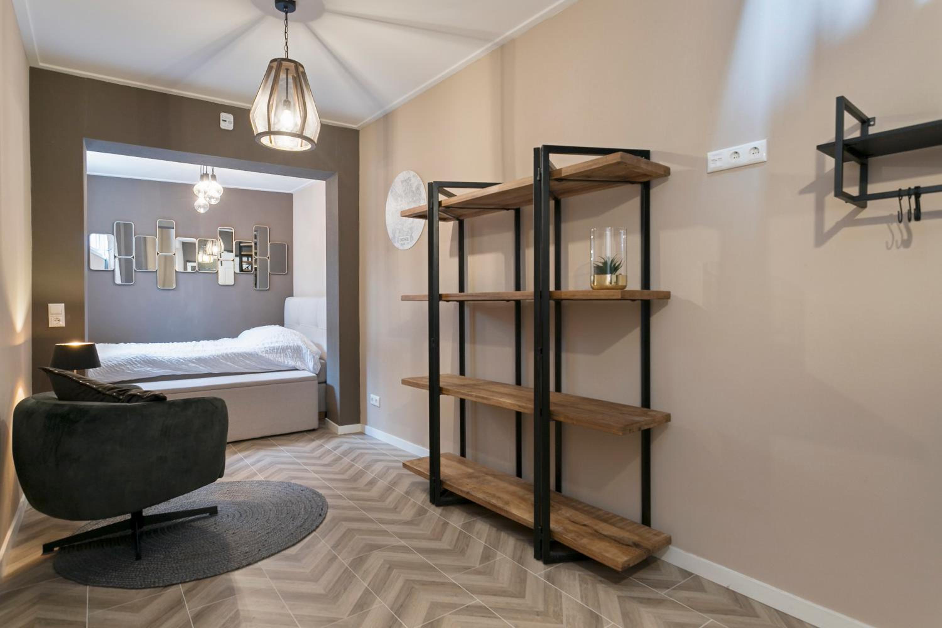 One-Bedroom Apartment - Photo 1