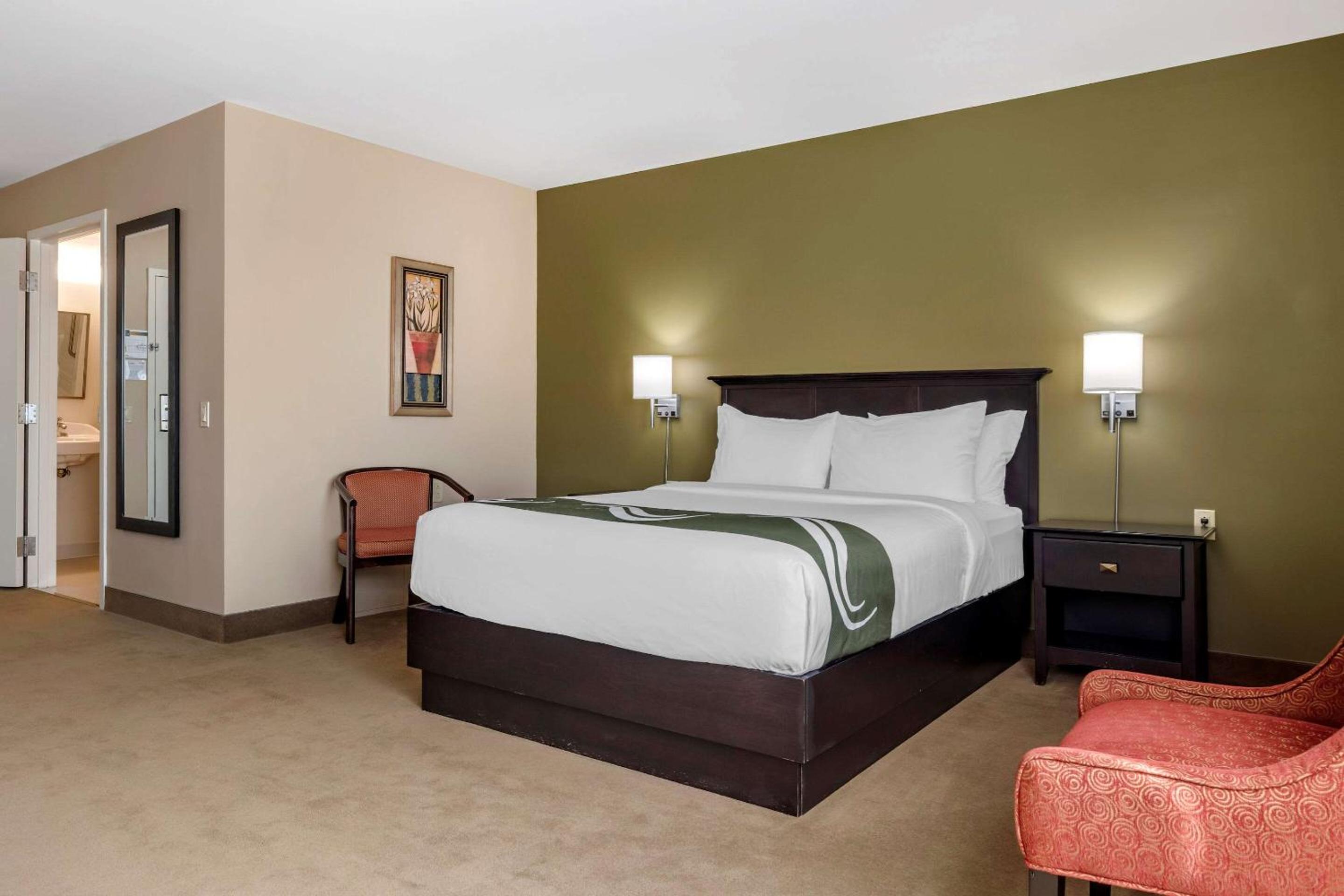 Queen Room - Disability Access - Photo 2