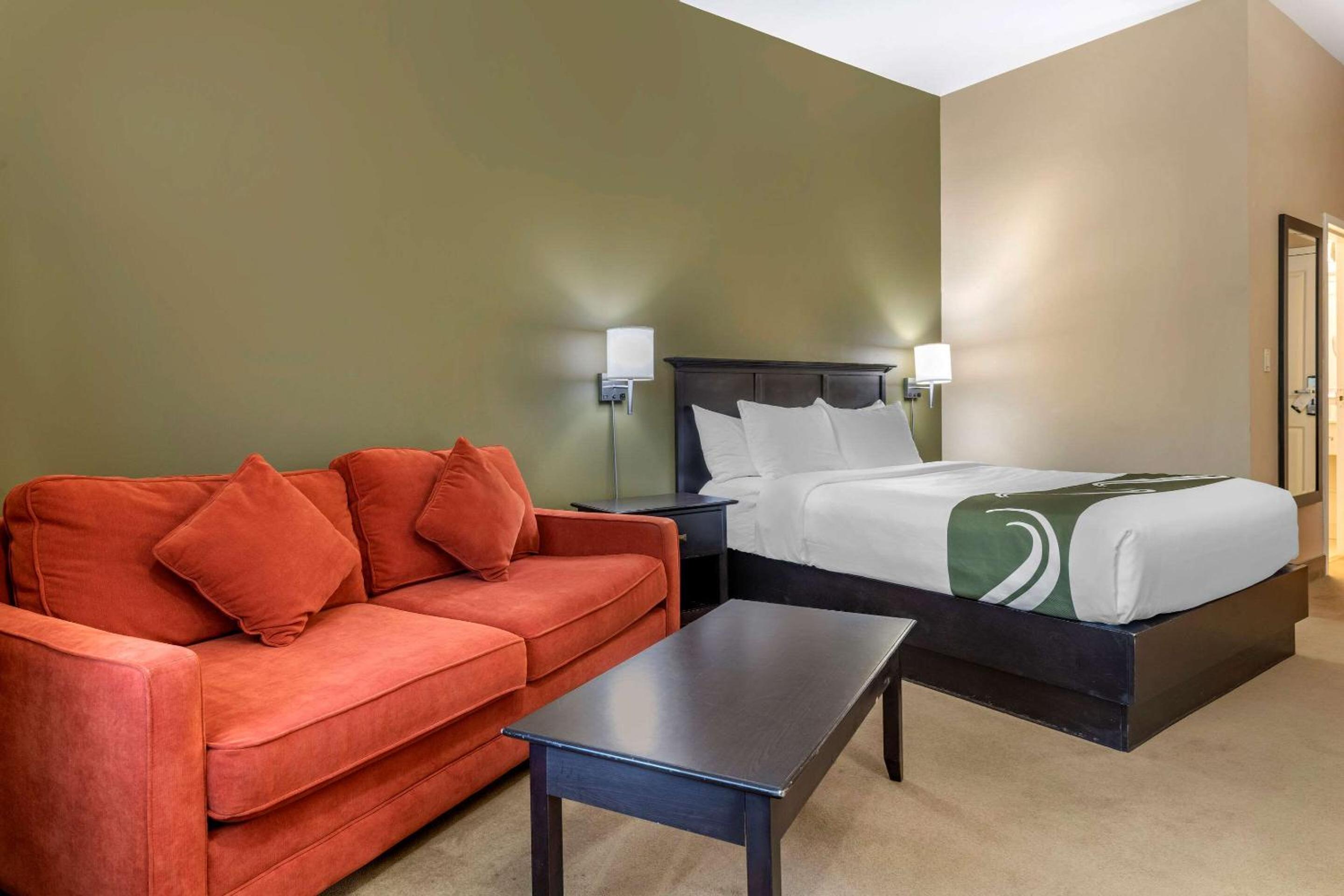 Queen Room with Sofa Bed - Non-Smoking