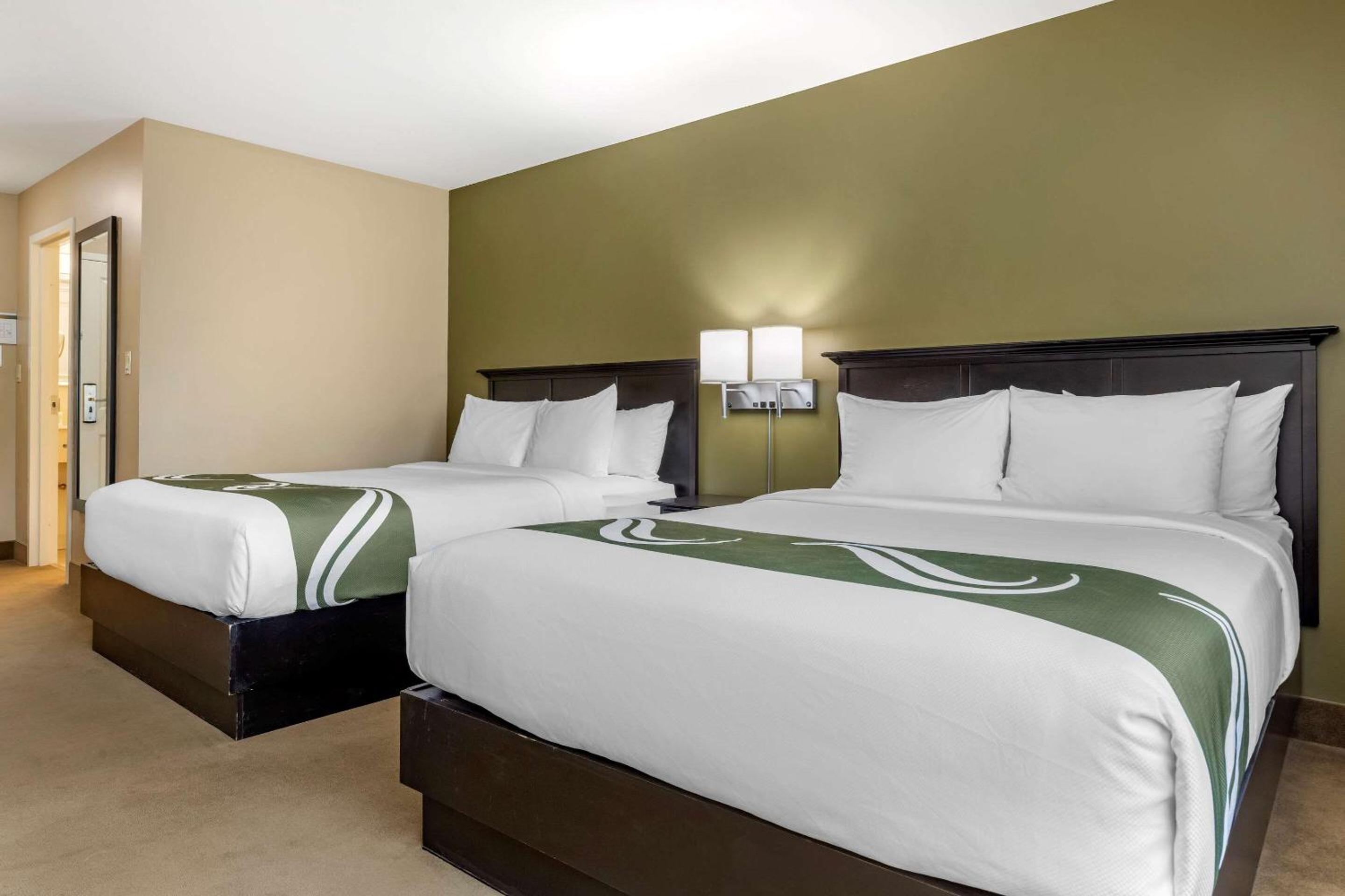 Queen Room with Two Queen Beds - Non-Smoking - Photo 1