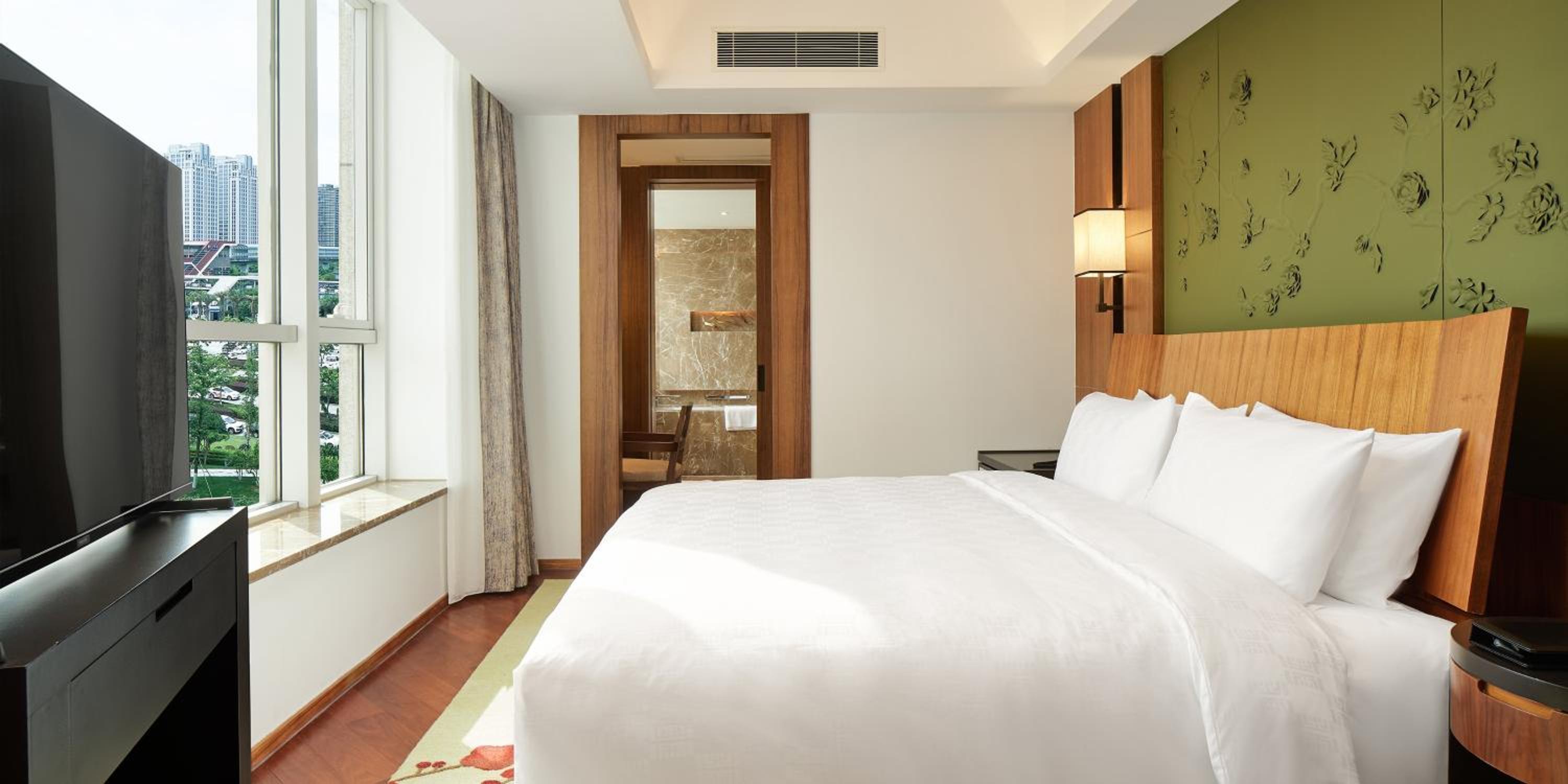 Premium King Suite - Lounge Access - Photo 2