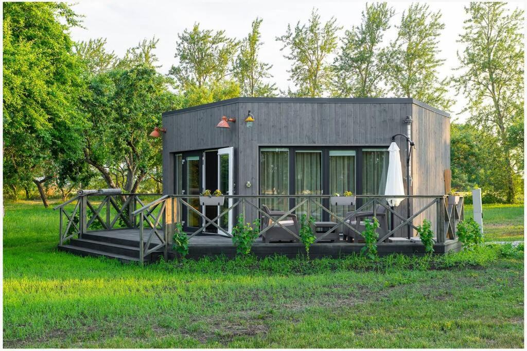 One-Bedroom House - Photo 2