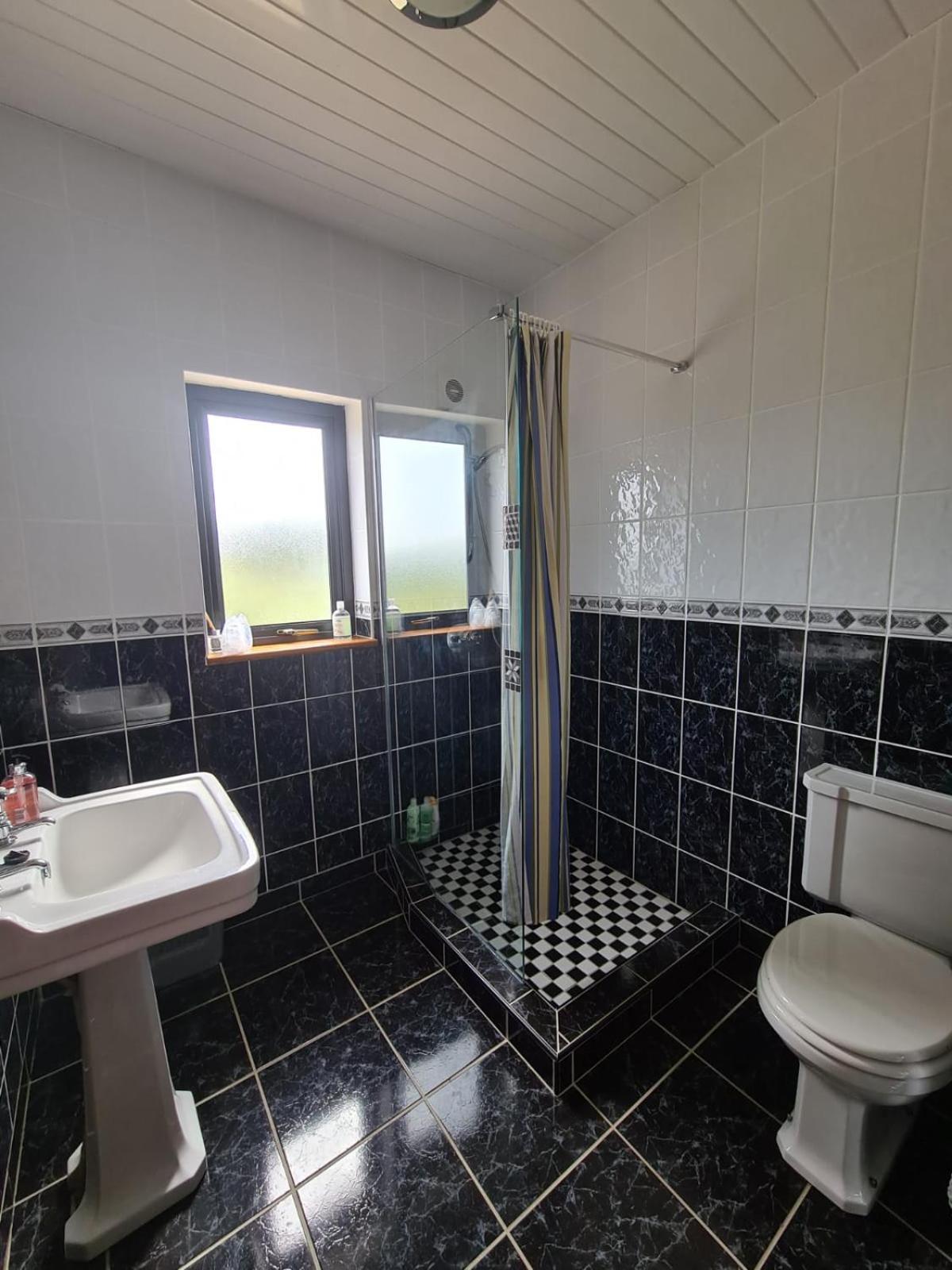 Twin Room - Photo 3