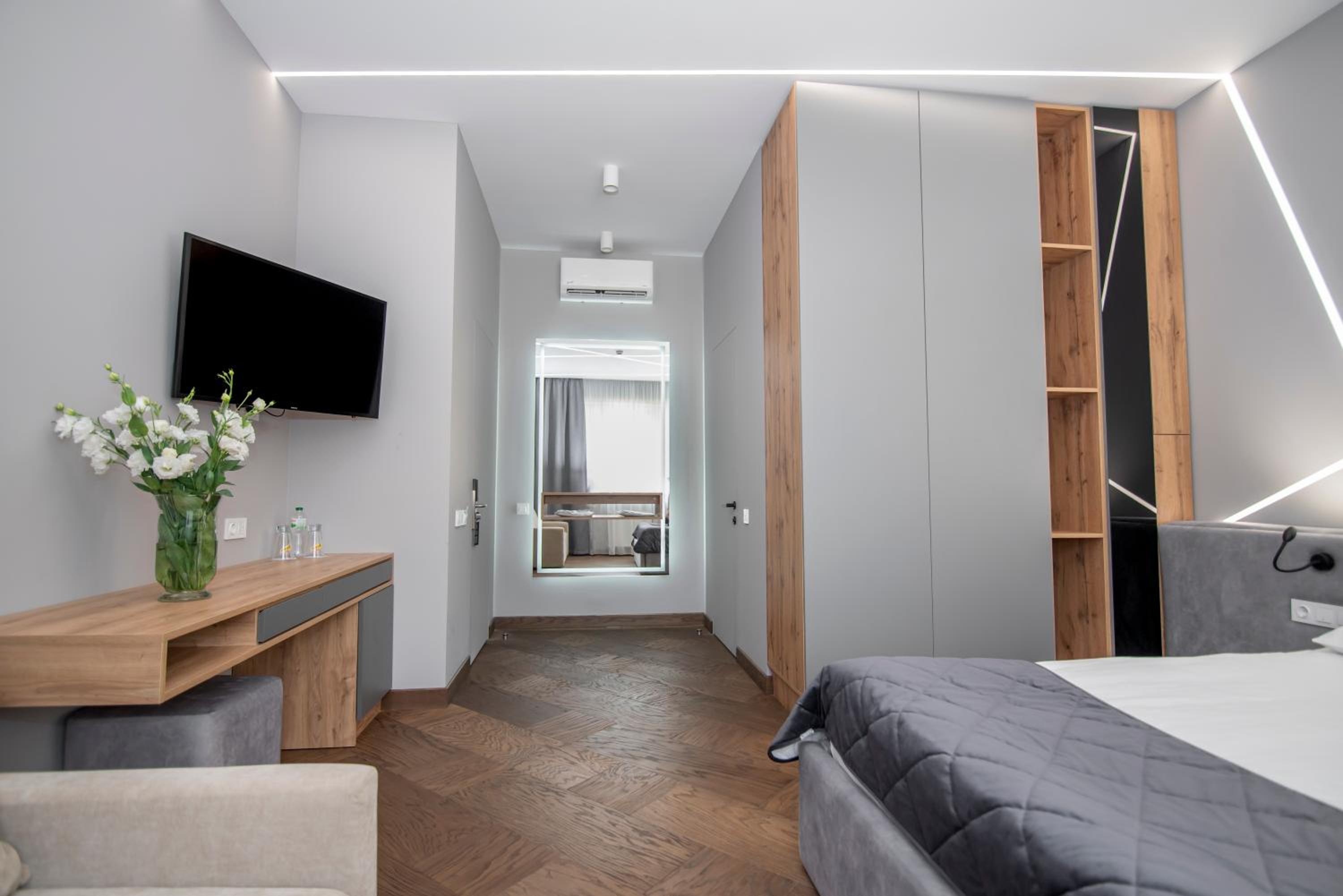 King Studio with Sofa Bed
