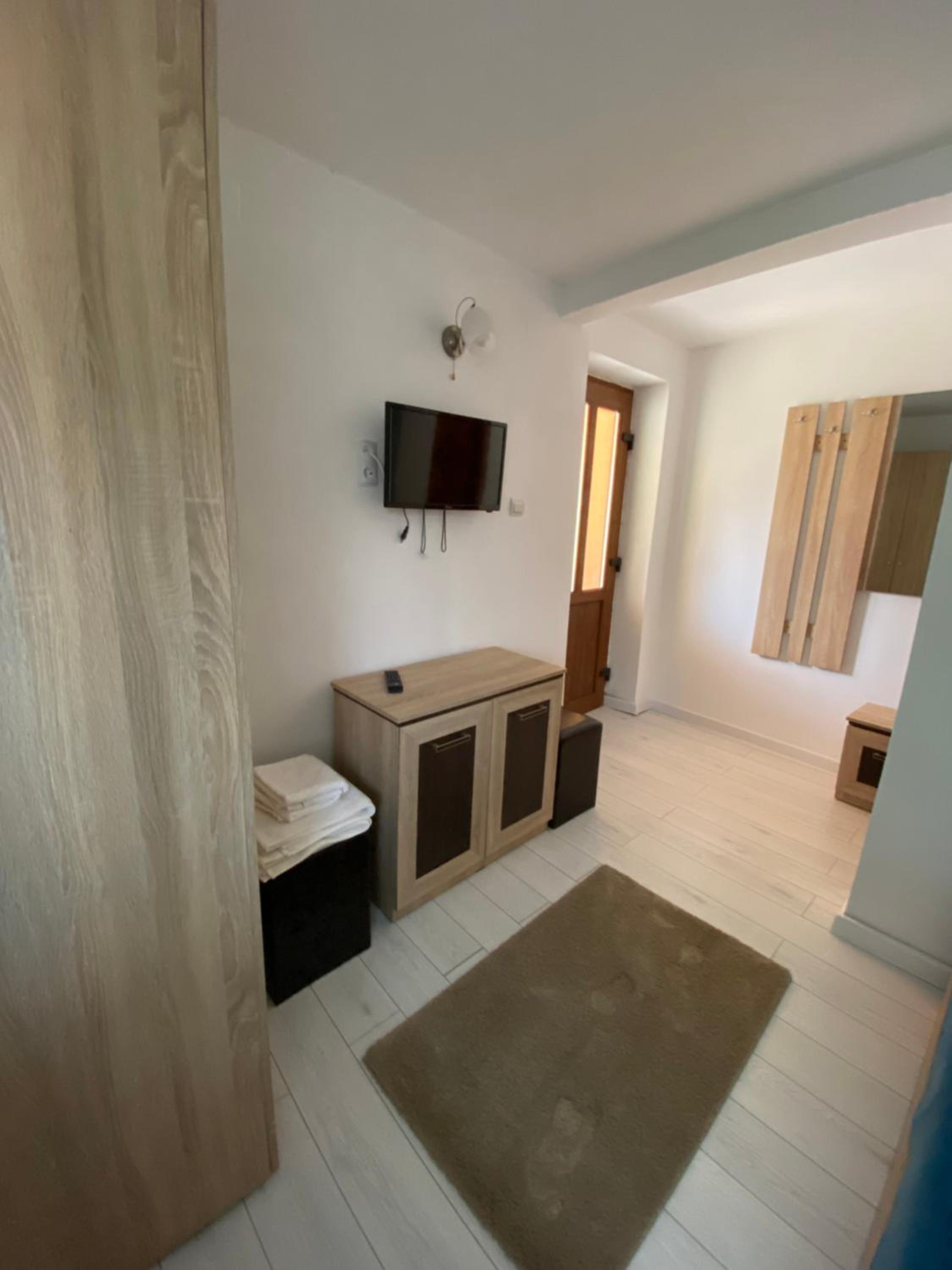 Double Room with Private Bathroom - Photo 5