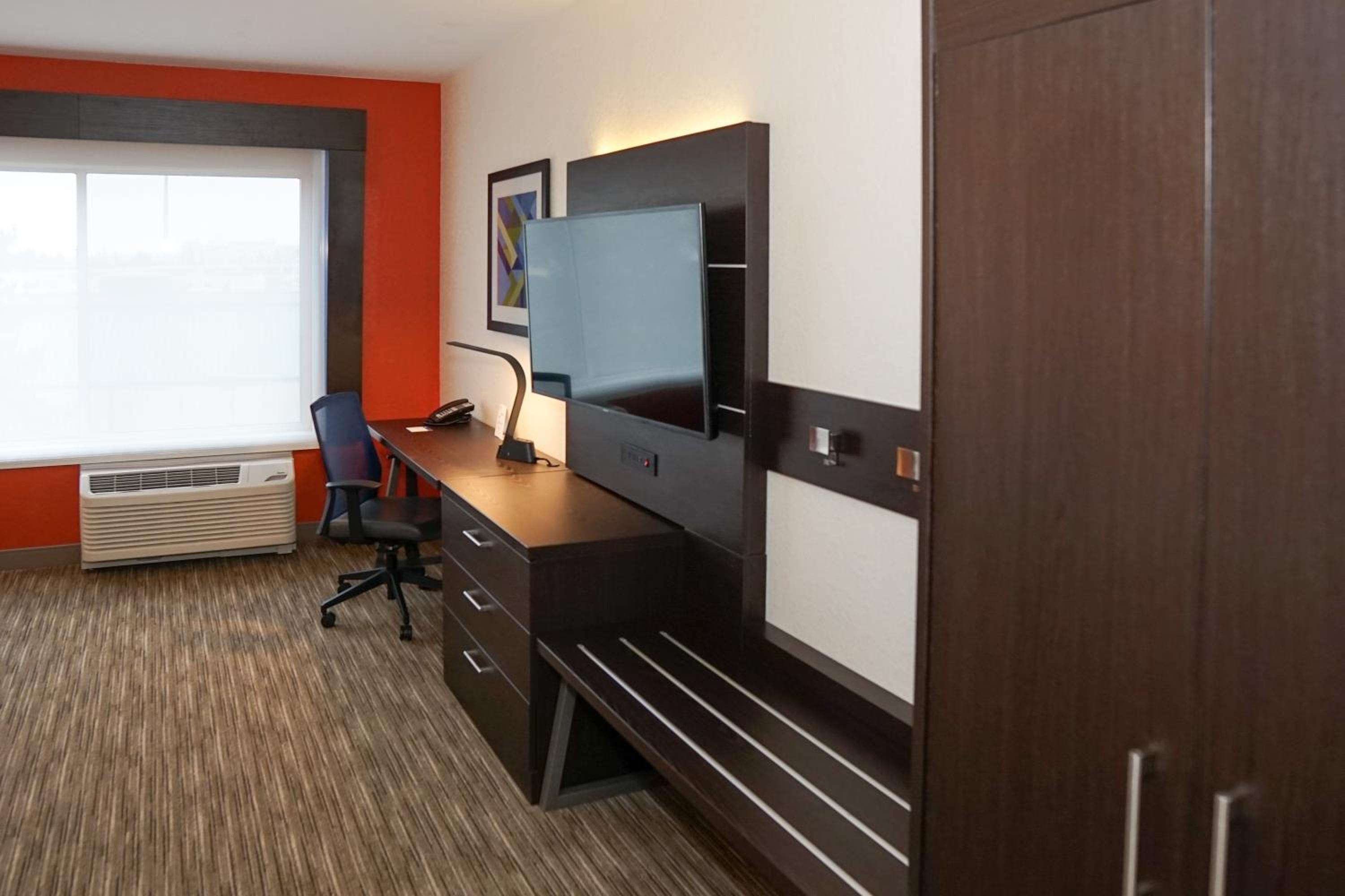 Standard King Room with Accessible Tub - Mobility Access photo 1