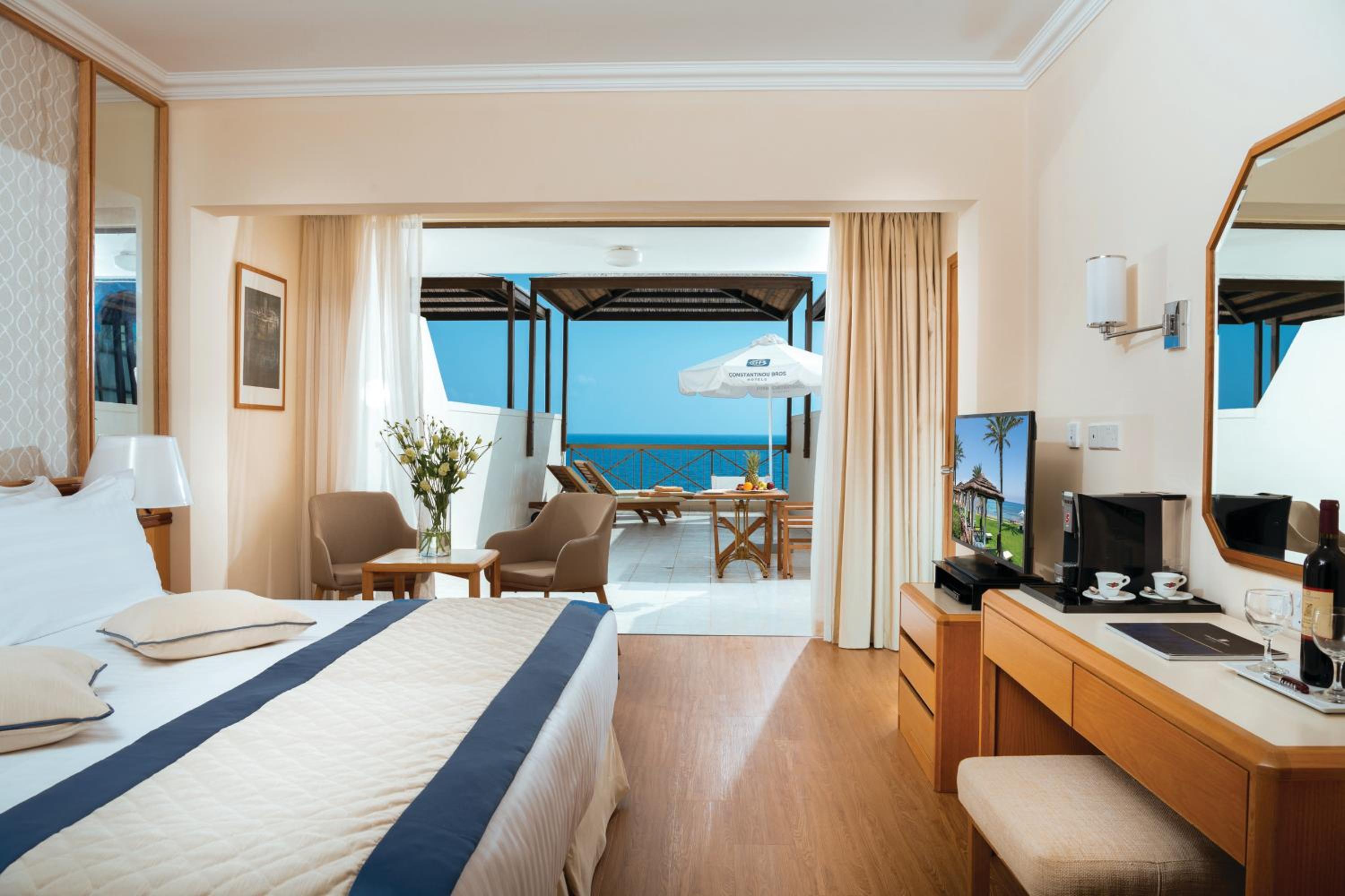 Executive Suite mit einem Schlafzimmer und Meerblick