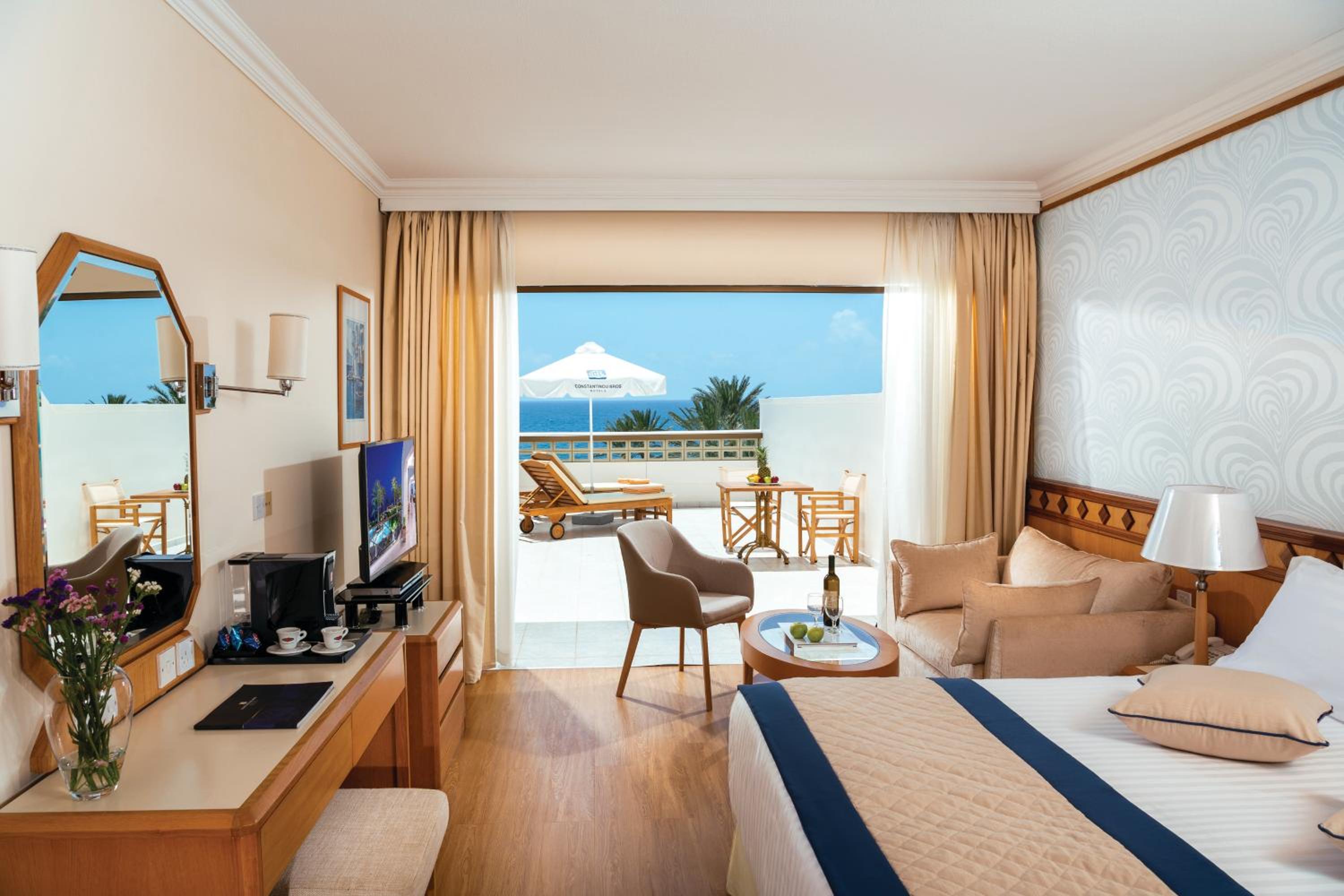 Superior Deluxe Zimmer mit Terrasse und Meerblick