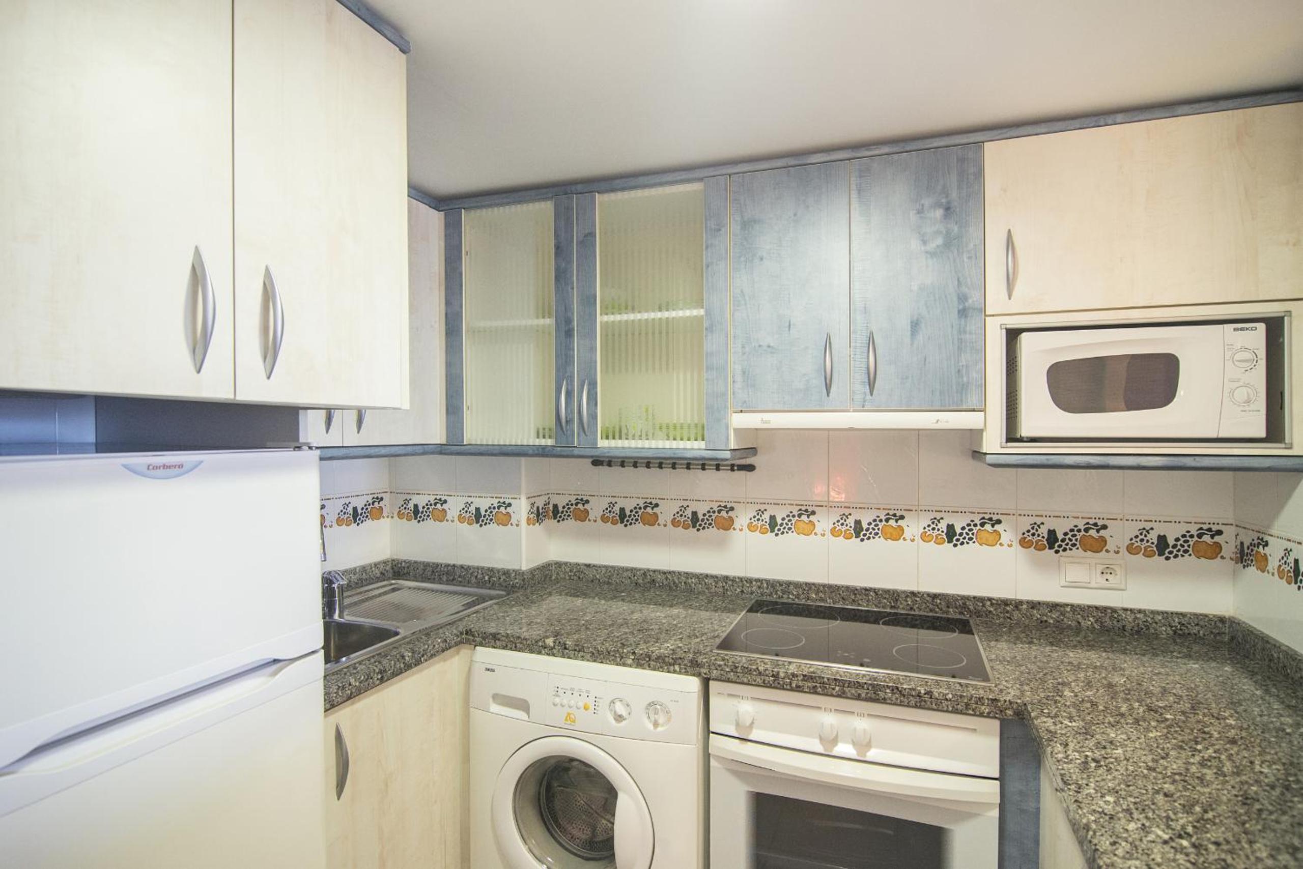 One-Bedroom Apartment HK photo 3