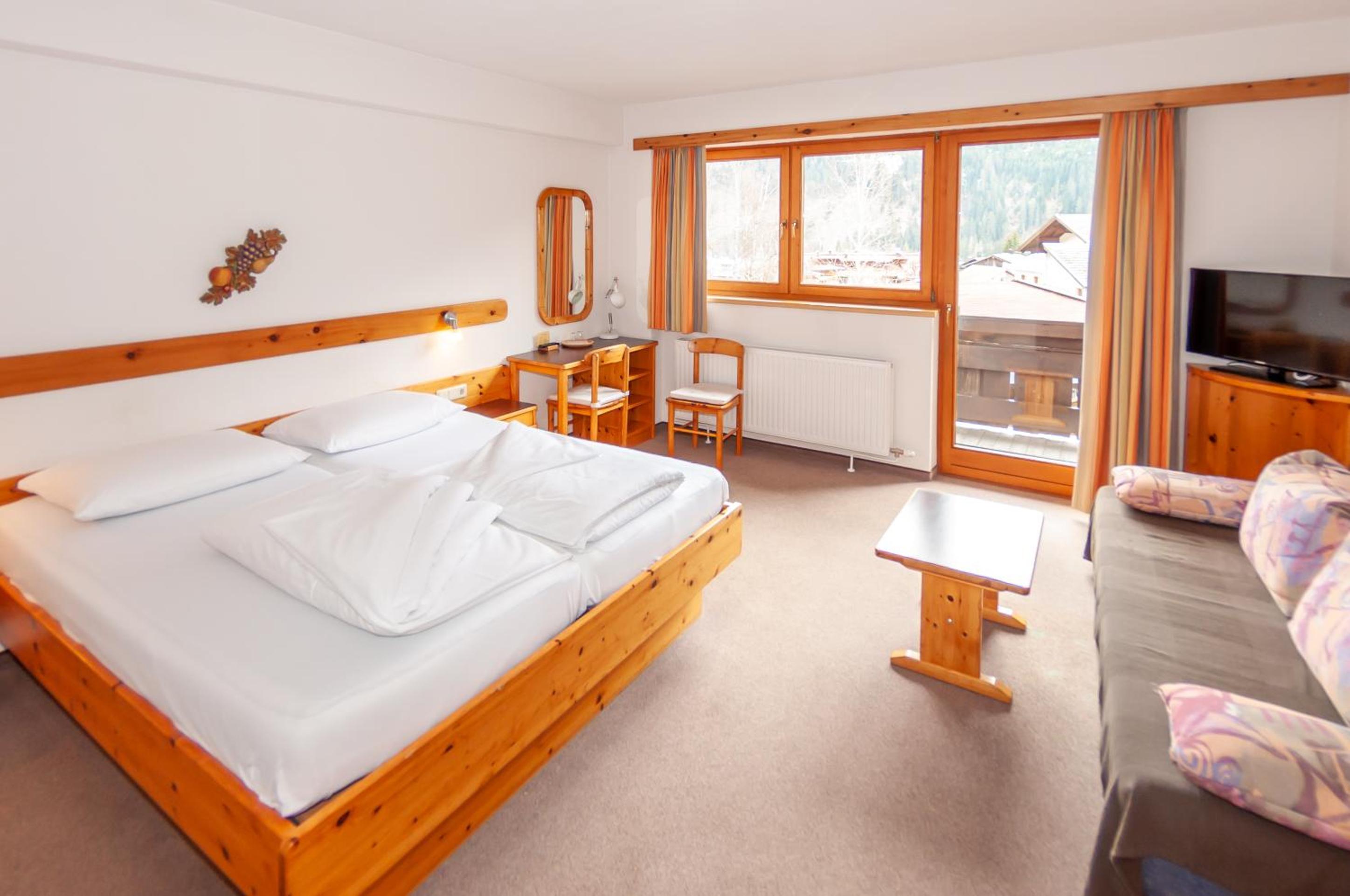 Double Room with Extra Bed photo 1